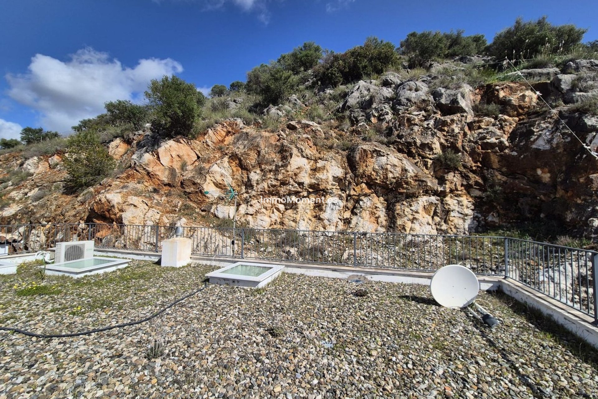 Resale - Villa - Inland  - Coín