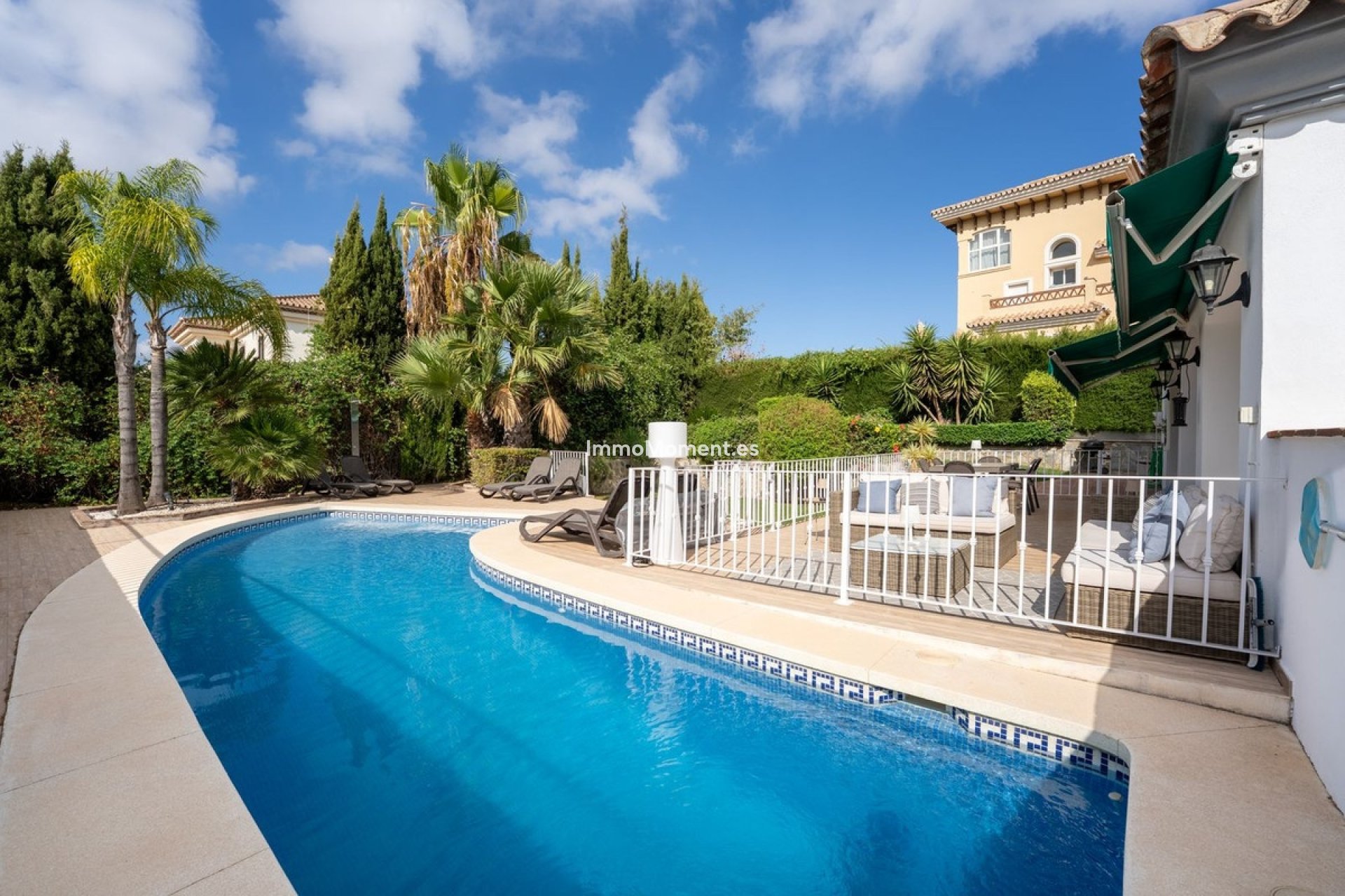 Resale - Villa - Inland  - Coín