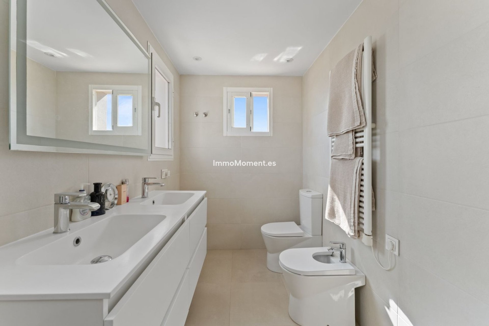 Resale - Villa - Inland  - Coín