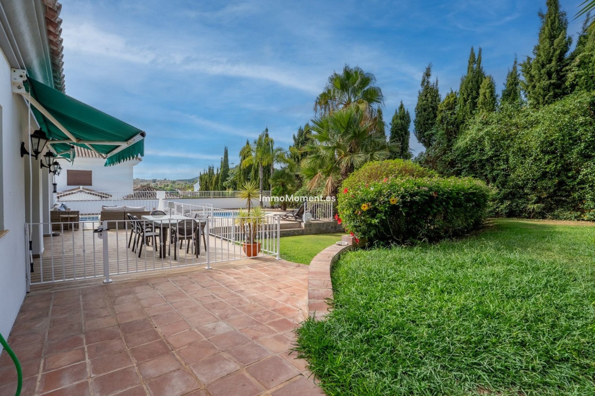 Resale - Villa - Inland  - Coín