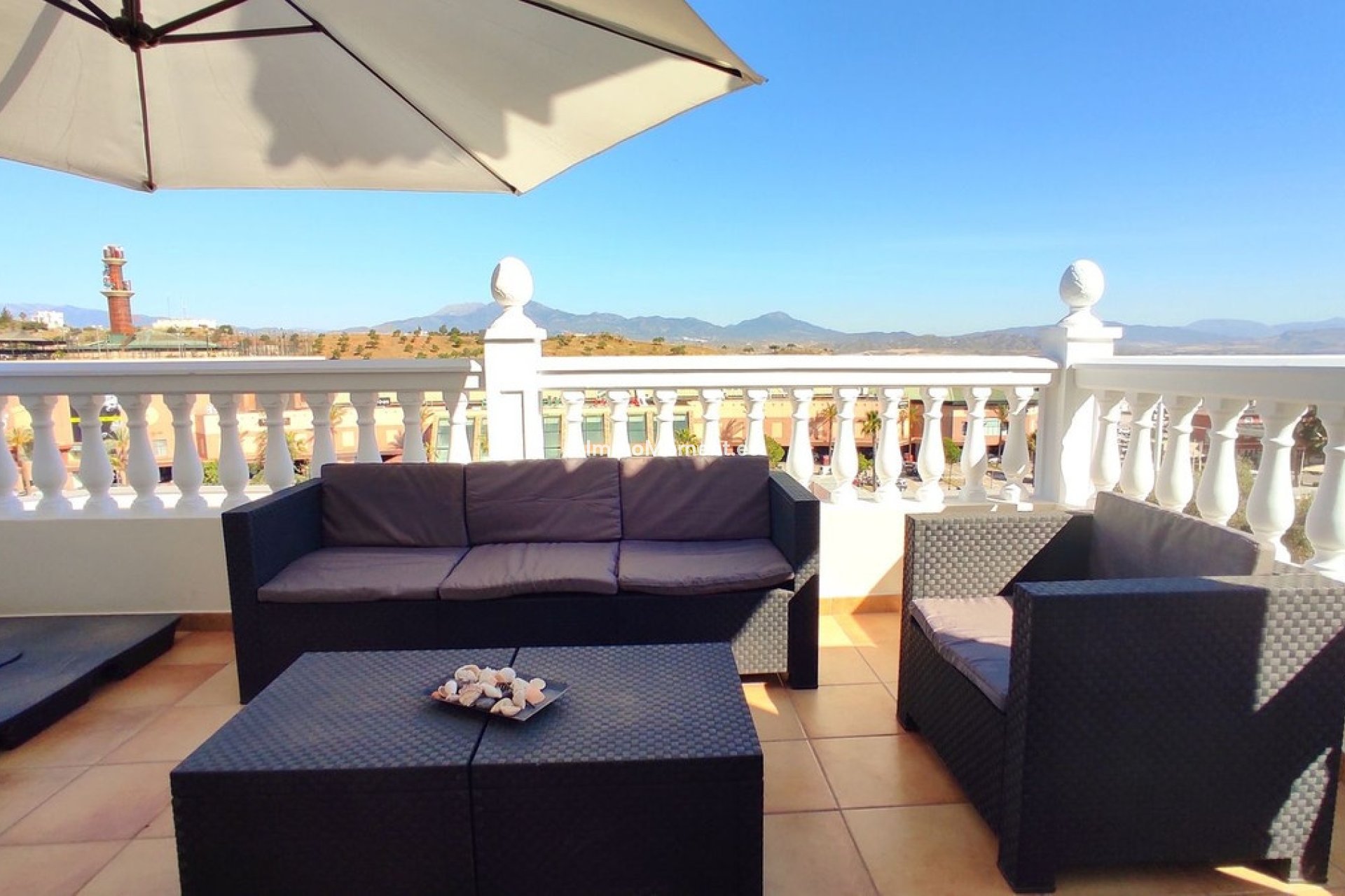 Resale - Villa - Inland  - Coín