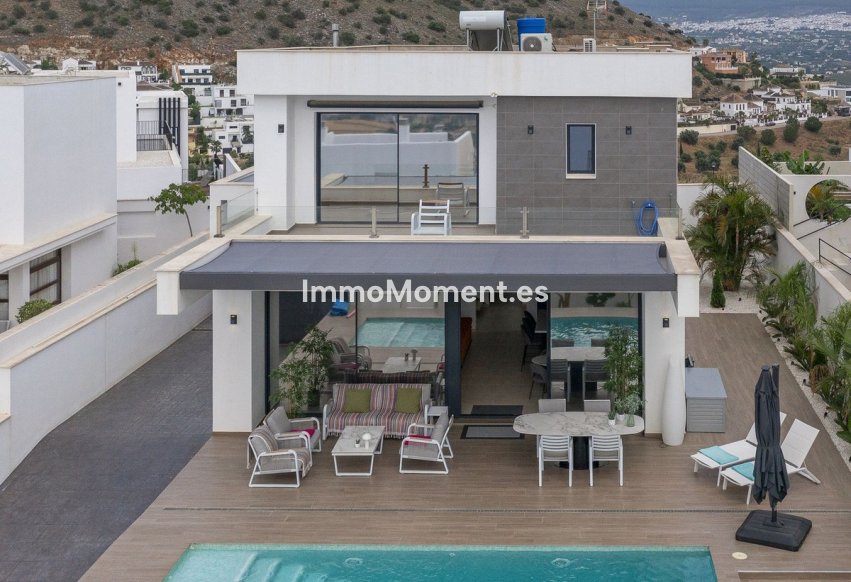 Resale - Villa - Inland  - Coín