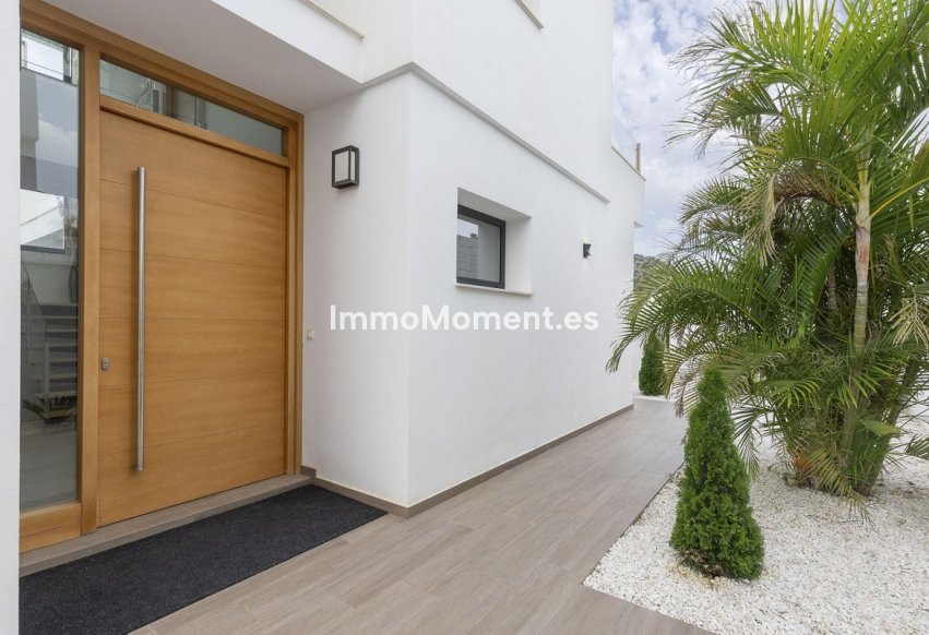 Resale - Villa - Inland  - Coín