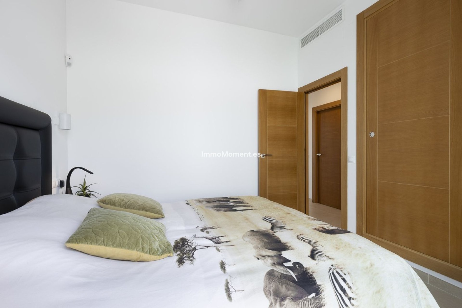 Resale - Villa - Inland  - Coín