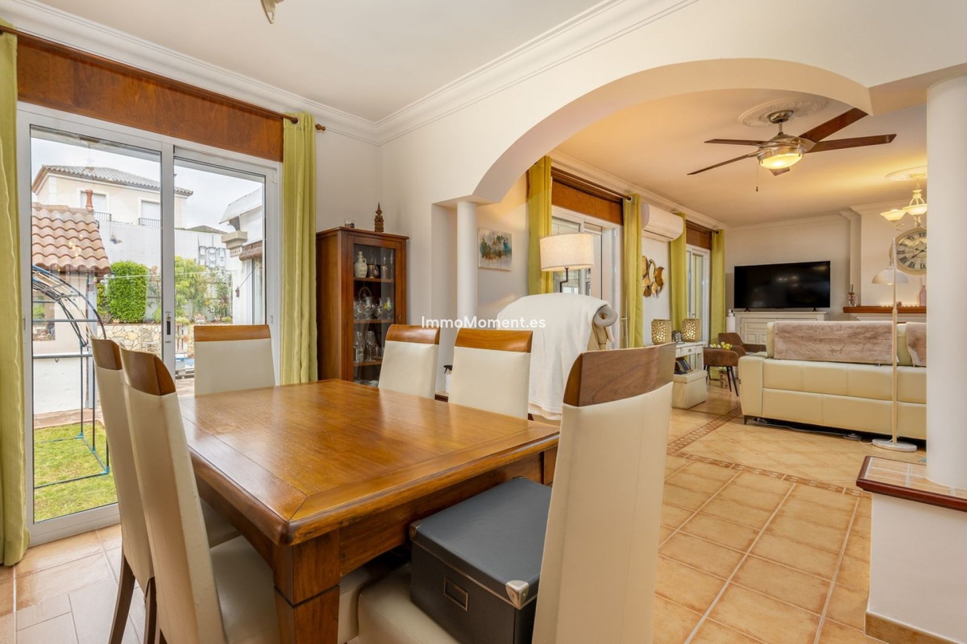 Resale - Villa - Inland  - Coín