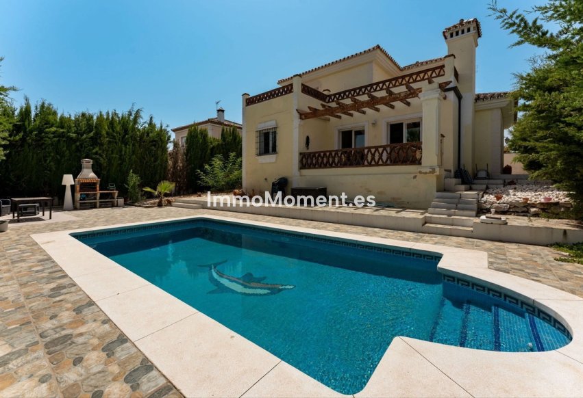 Resale - Villa - Inland  - Coín