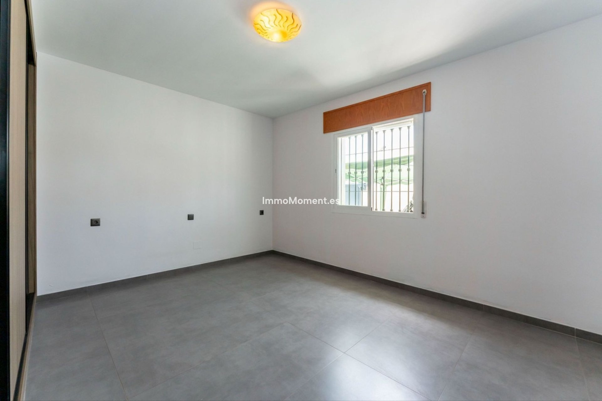 Resale - Villa - Inland  - Coín