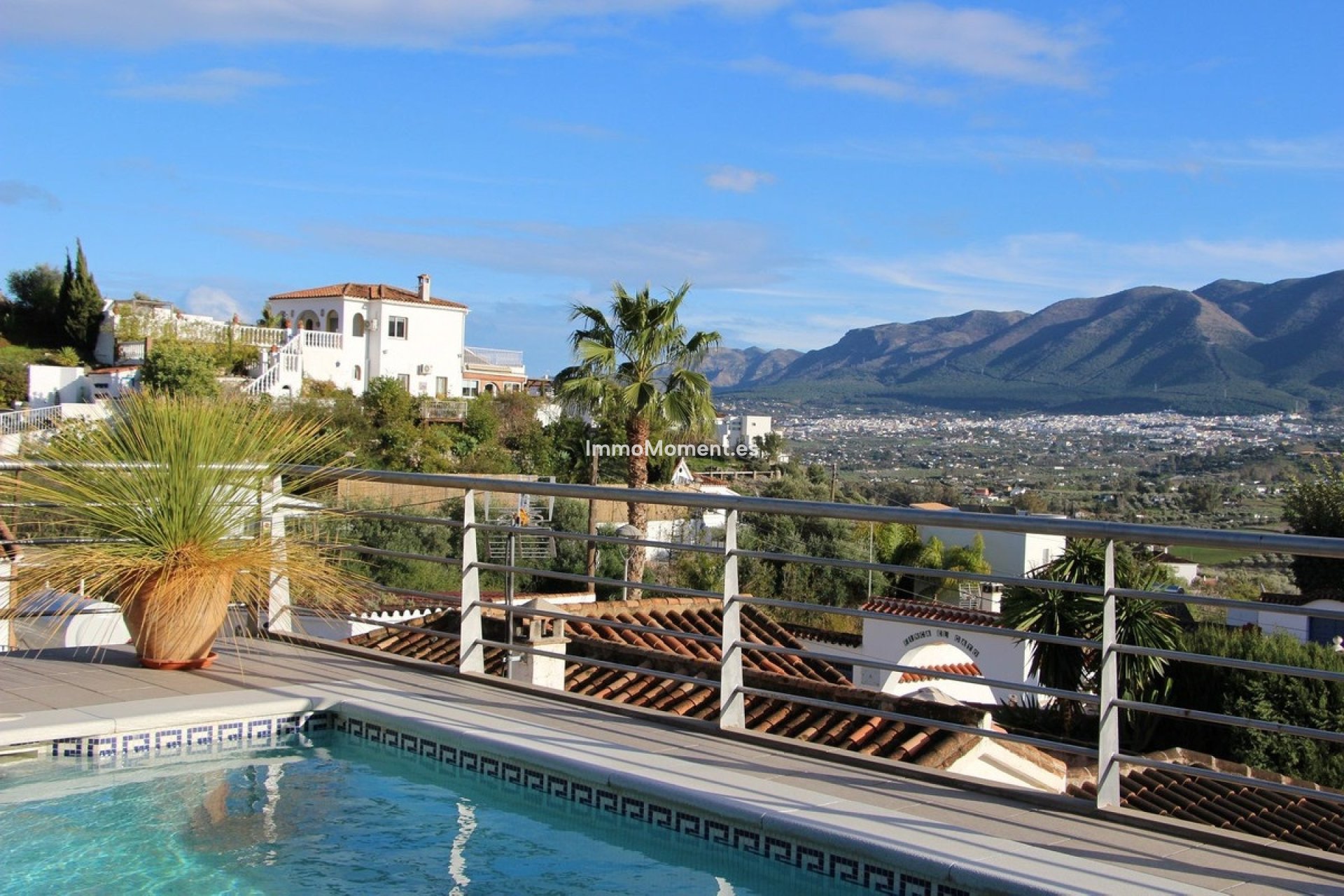 Resale - Villa - Inland  - Coín