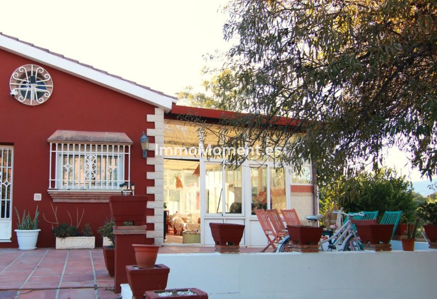 Resale - Villa - Inland  - Coín