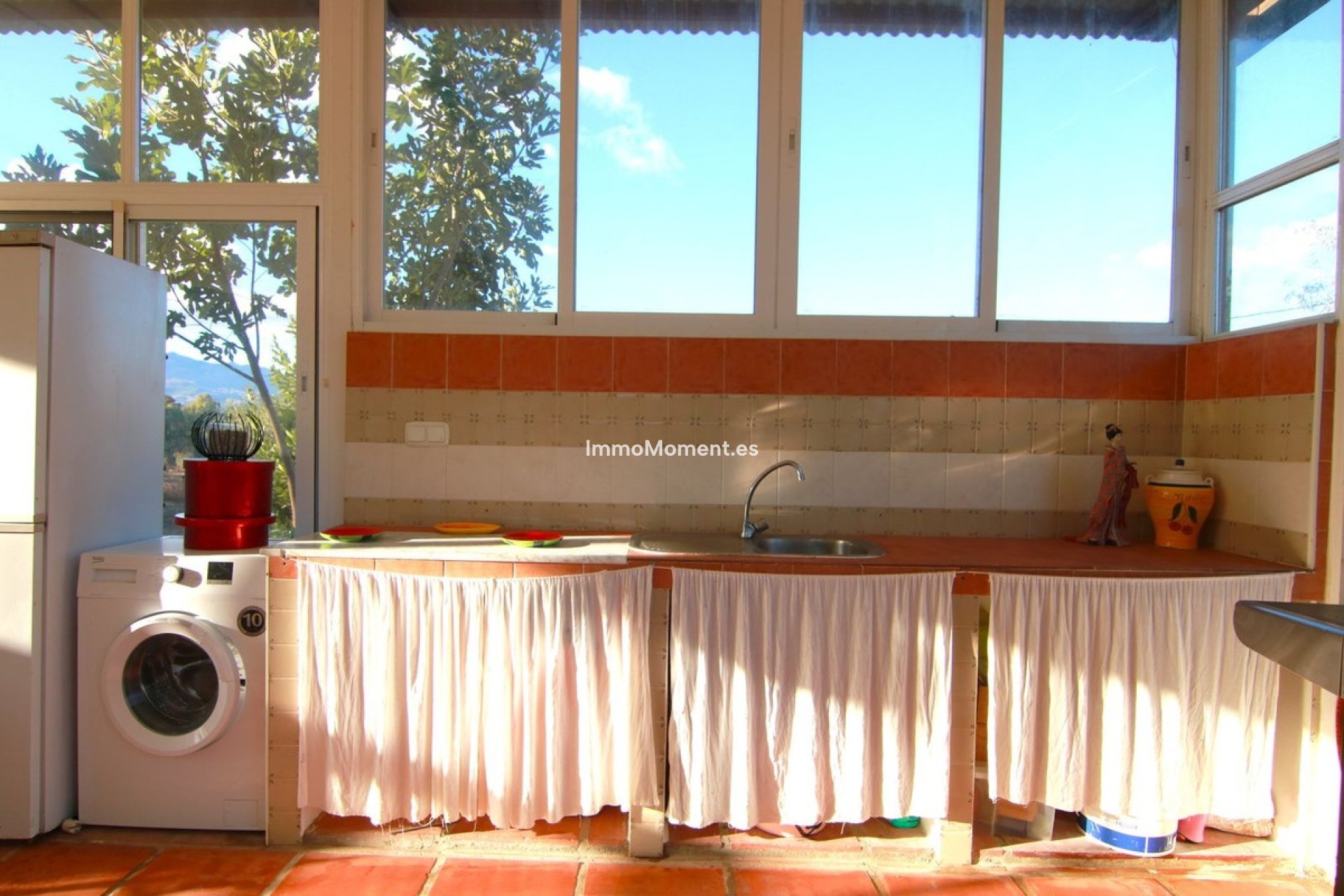 Resale - Villa - Inland  - Coín