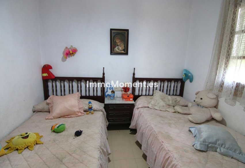 Resale - Villa - Inland  - Coín