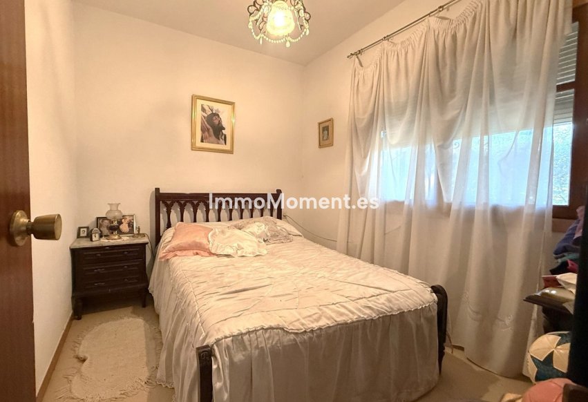 Resale - Villa - Inland  - Coín