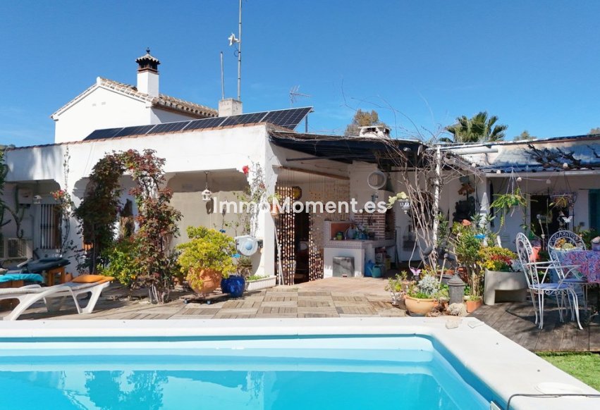 Resale - Villa - Inland  - Coín