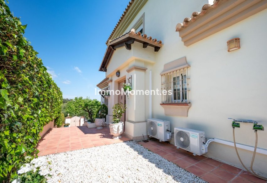 Resale - Villa - Inland  - Coín