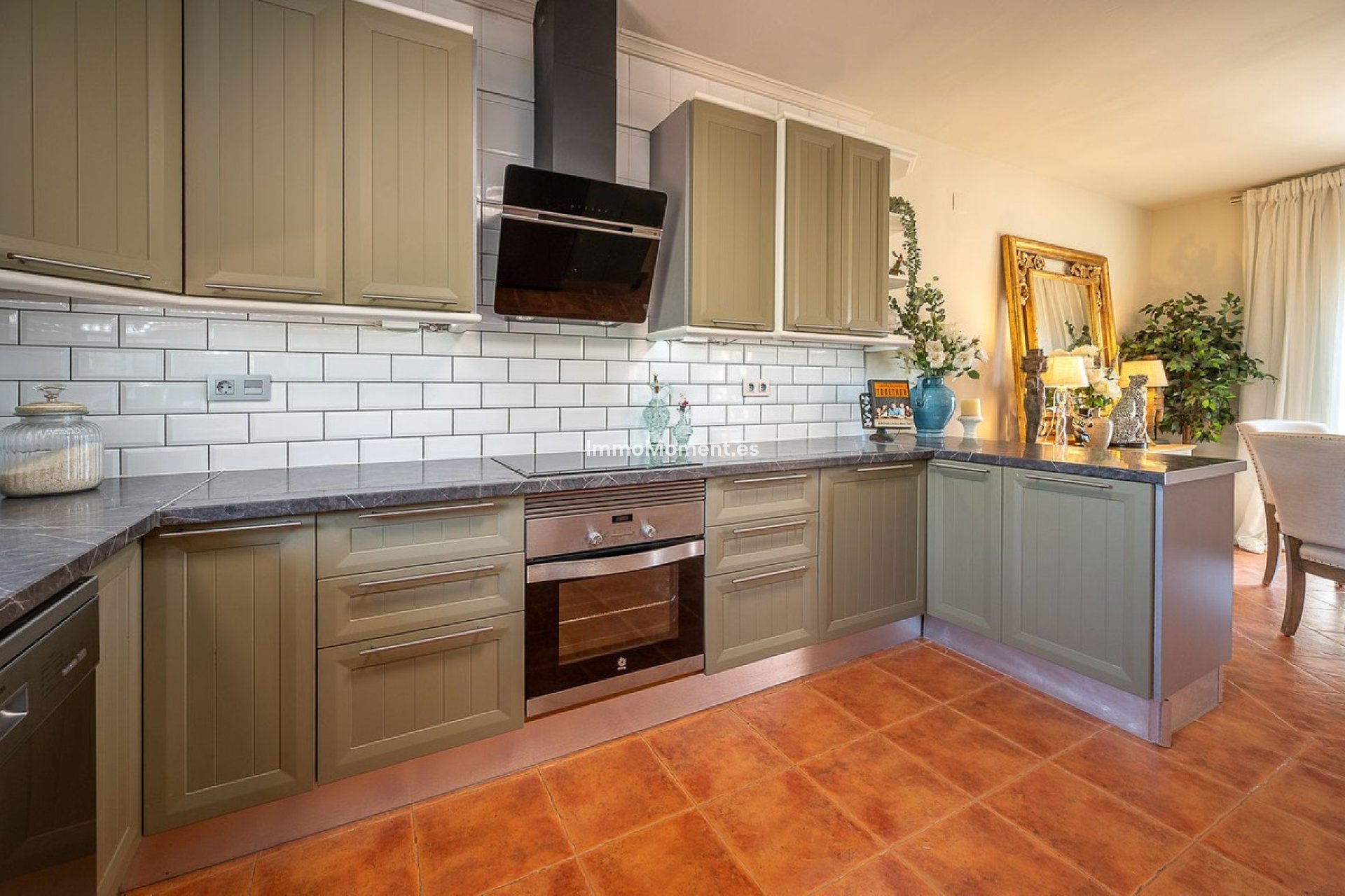 Resale - Villa - Inland  - Coín