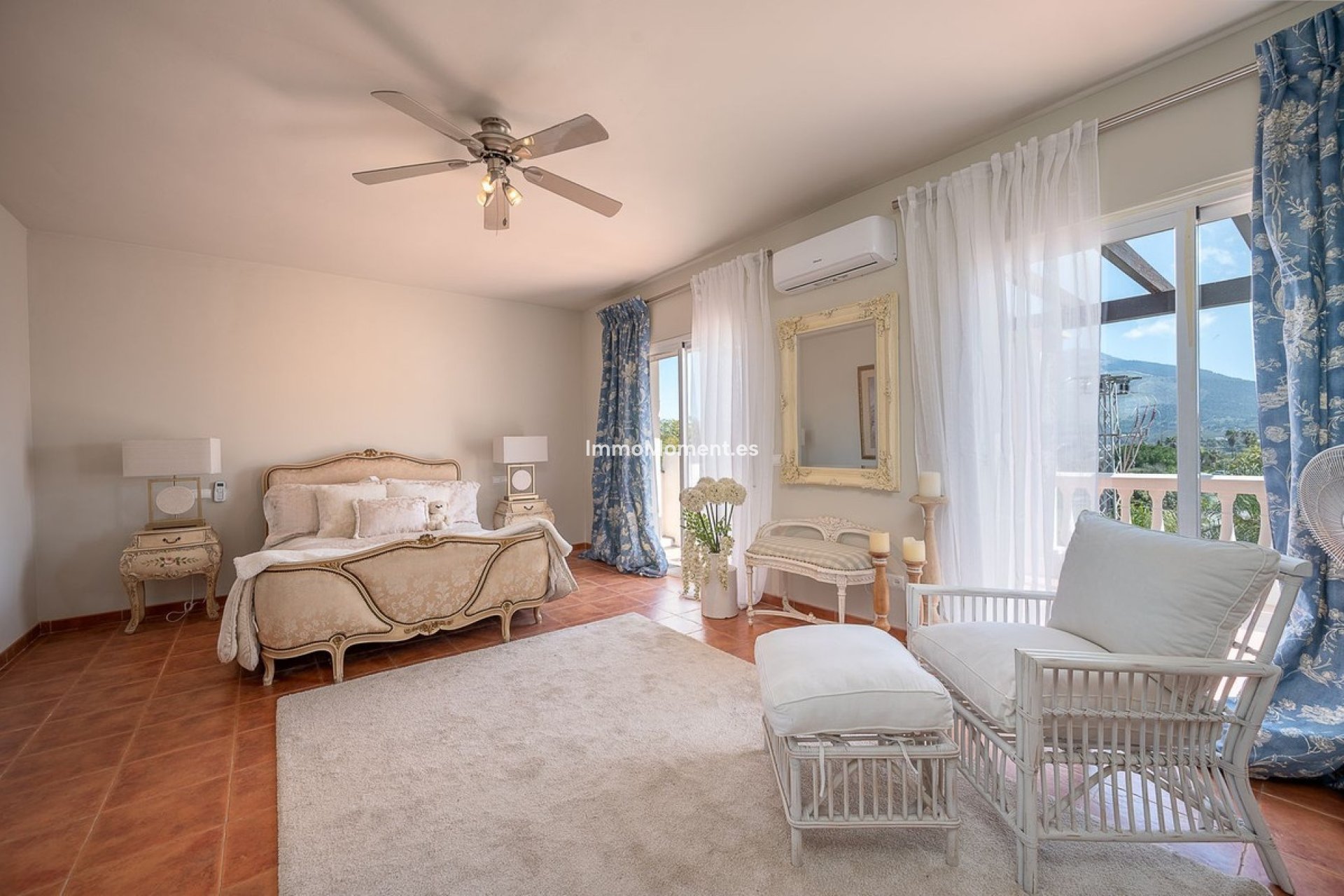 Resale - Villa - Inland  - Coín