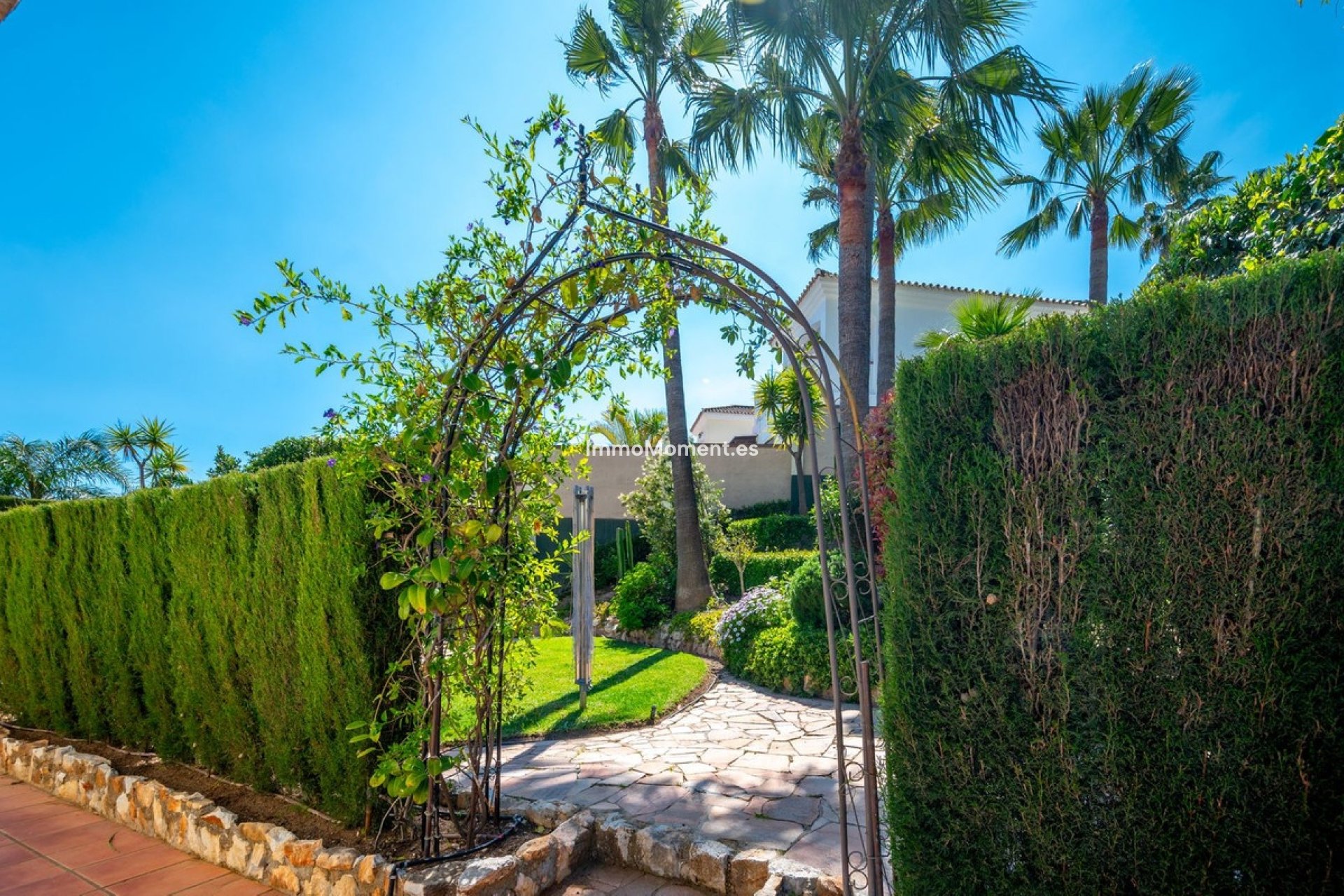 Resale - Villa - Inland  - Coín