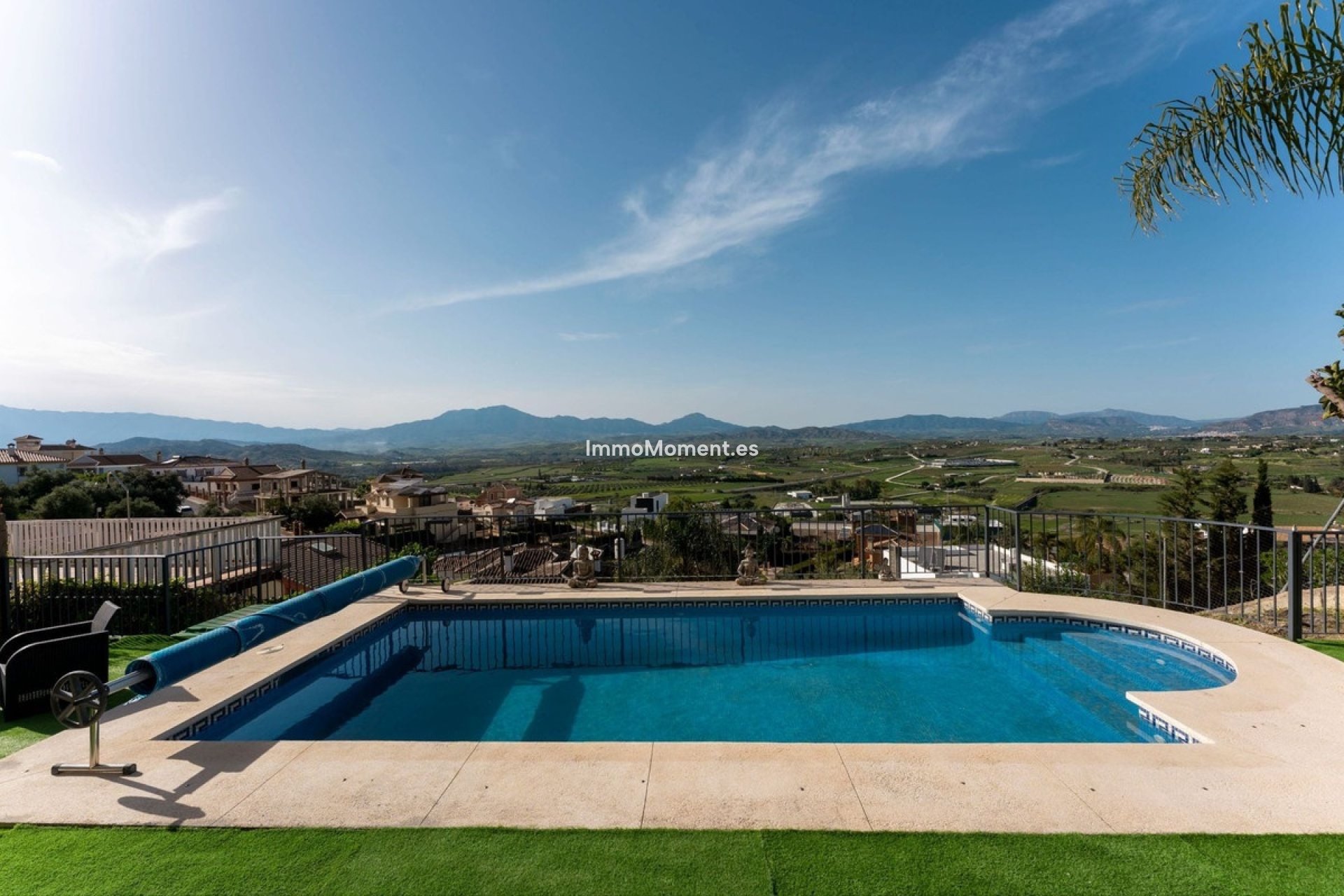 Resale - Villa - Inland  - Coín