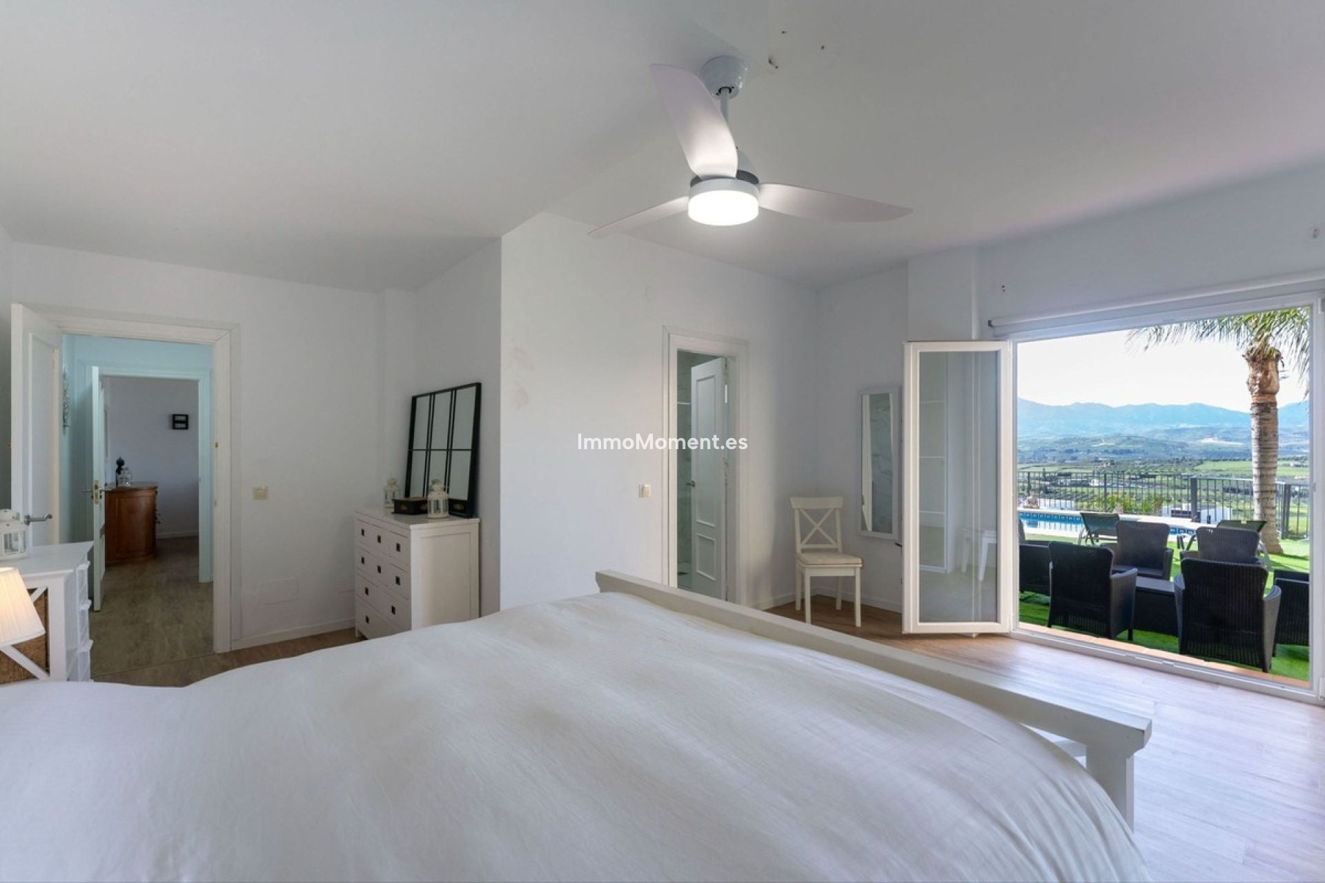 Resale - Villa - Inland  - Coín