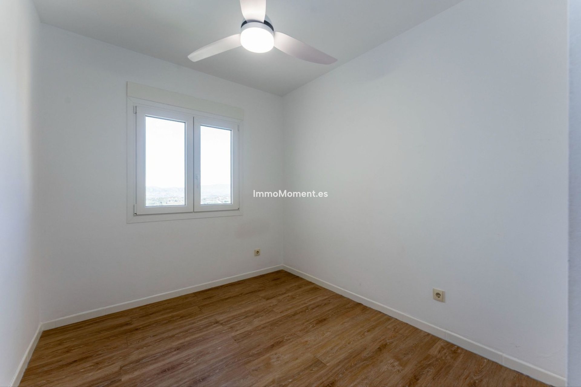 Resale - Villa - Inland  - Coín