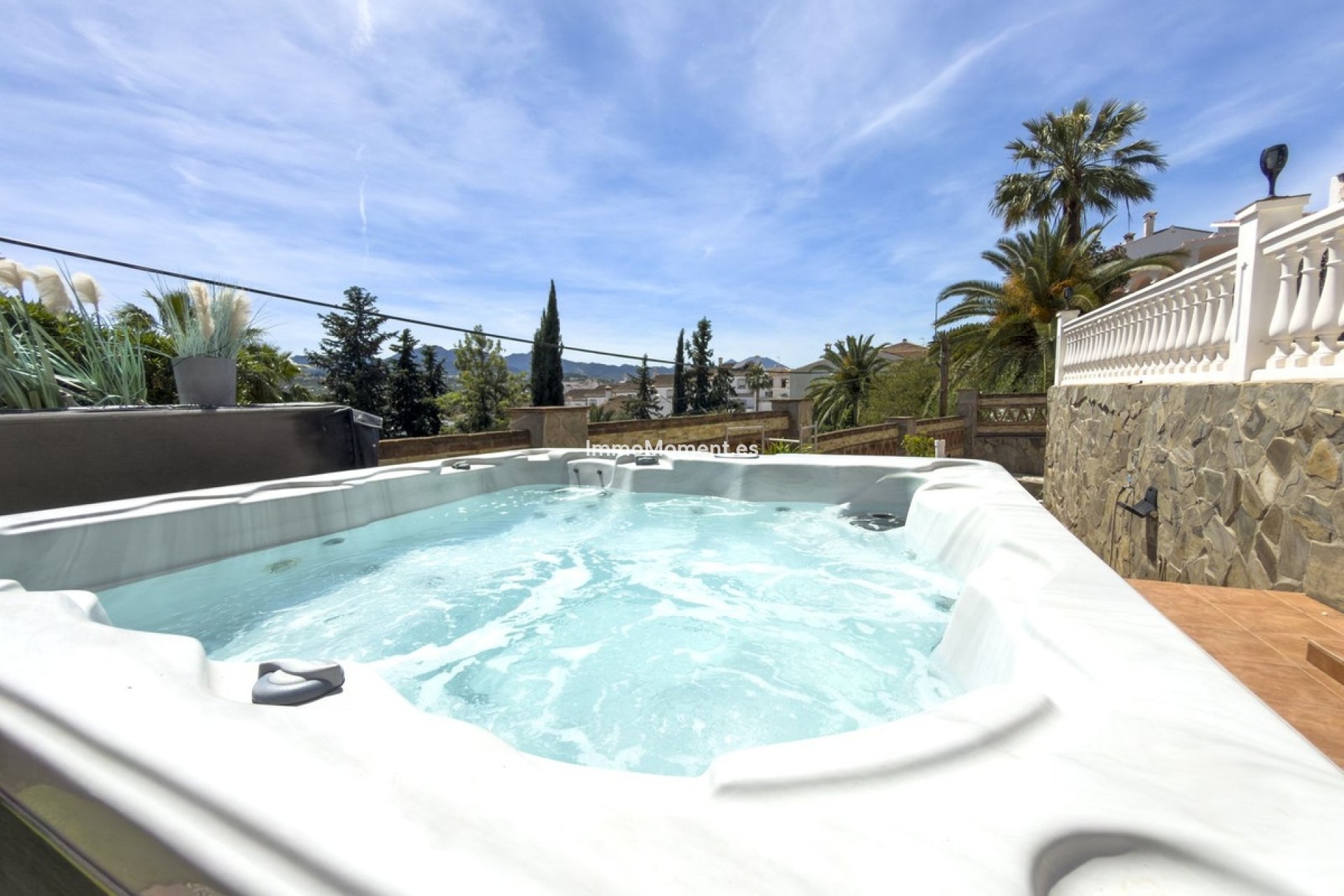 Resale - Villa - Inland  - Coín