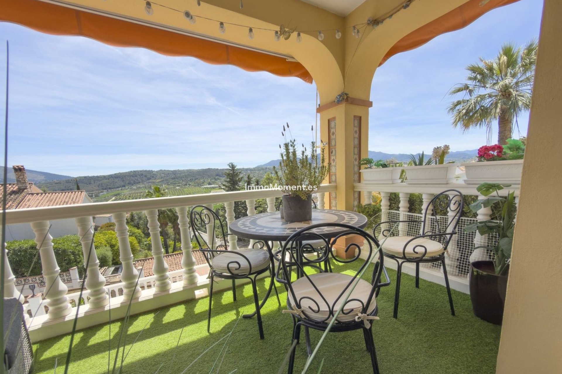 Resale - Villa - Inland  - Coín