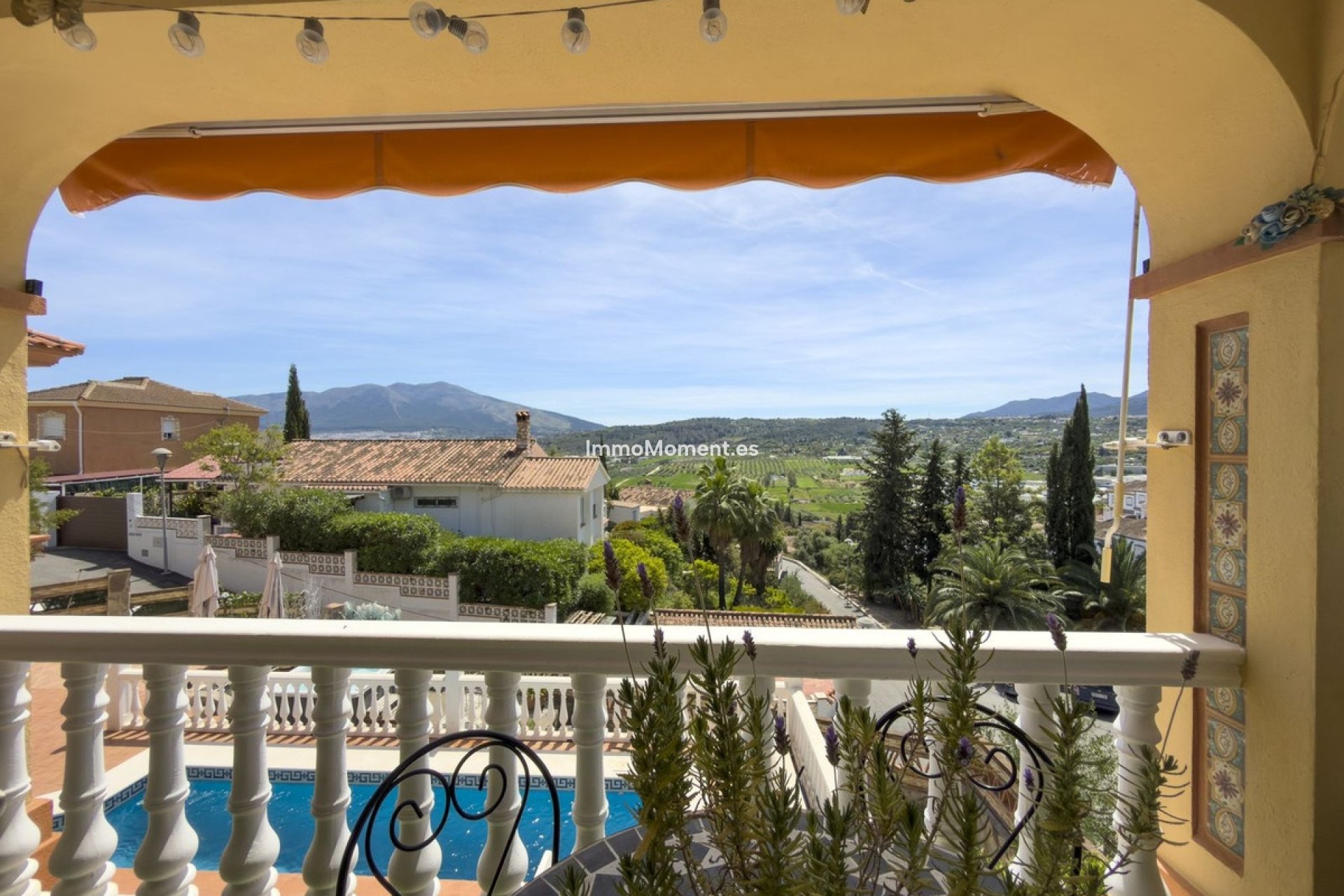 Resale - Villa - Inland  - Coín