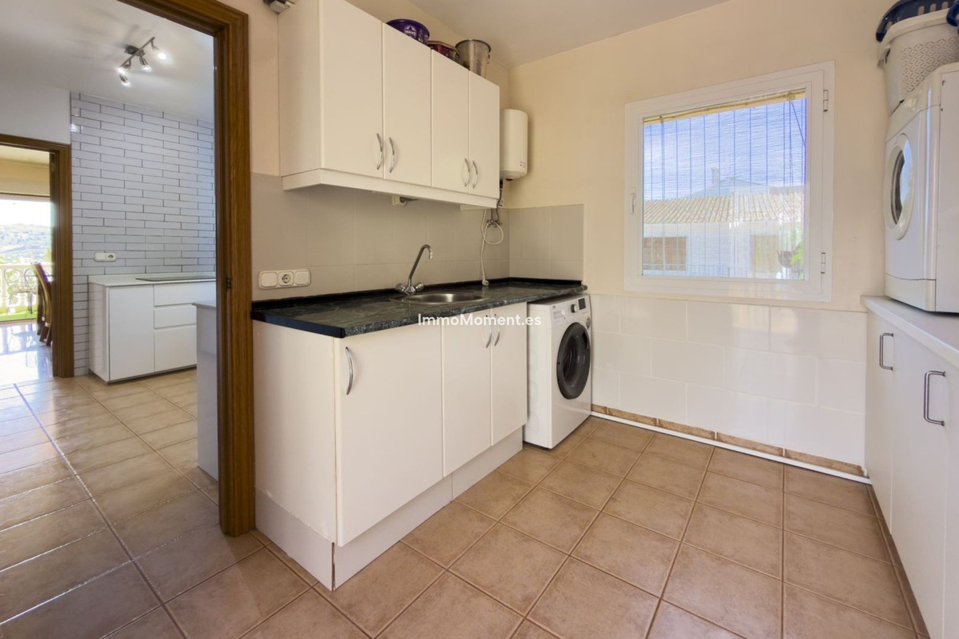 Resale - Villa - Inland  - Coín