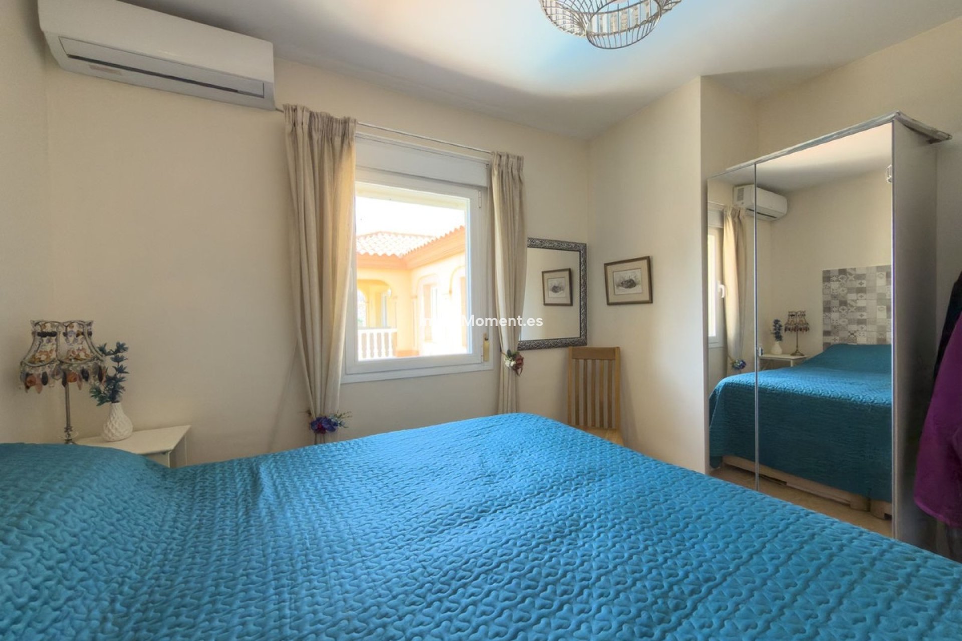 Resale - Villa - Inland  - Coín