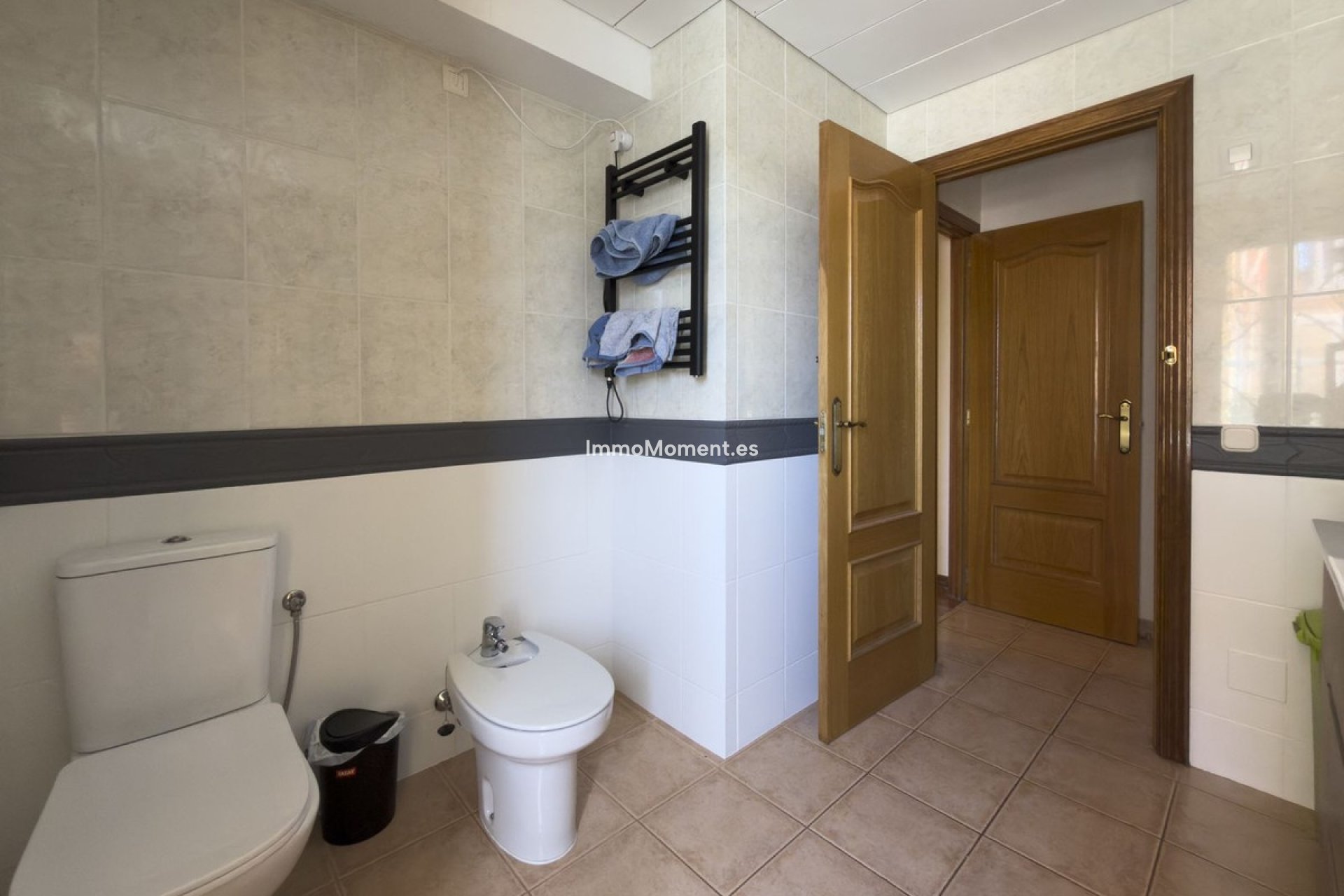 Resale - Villa - Inland  - Coín