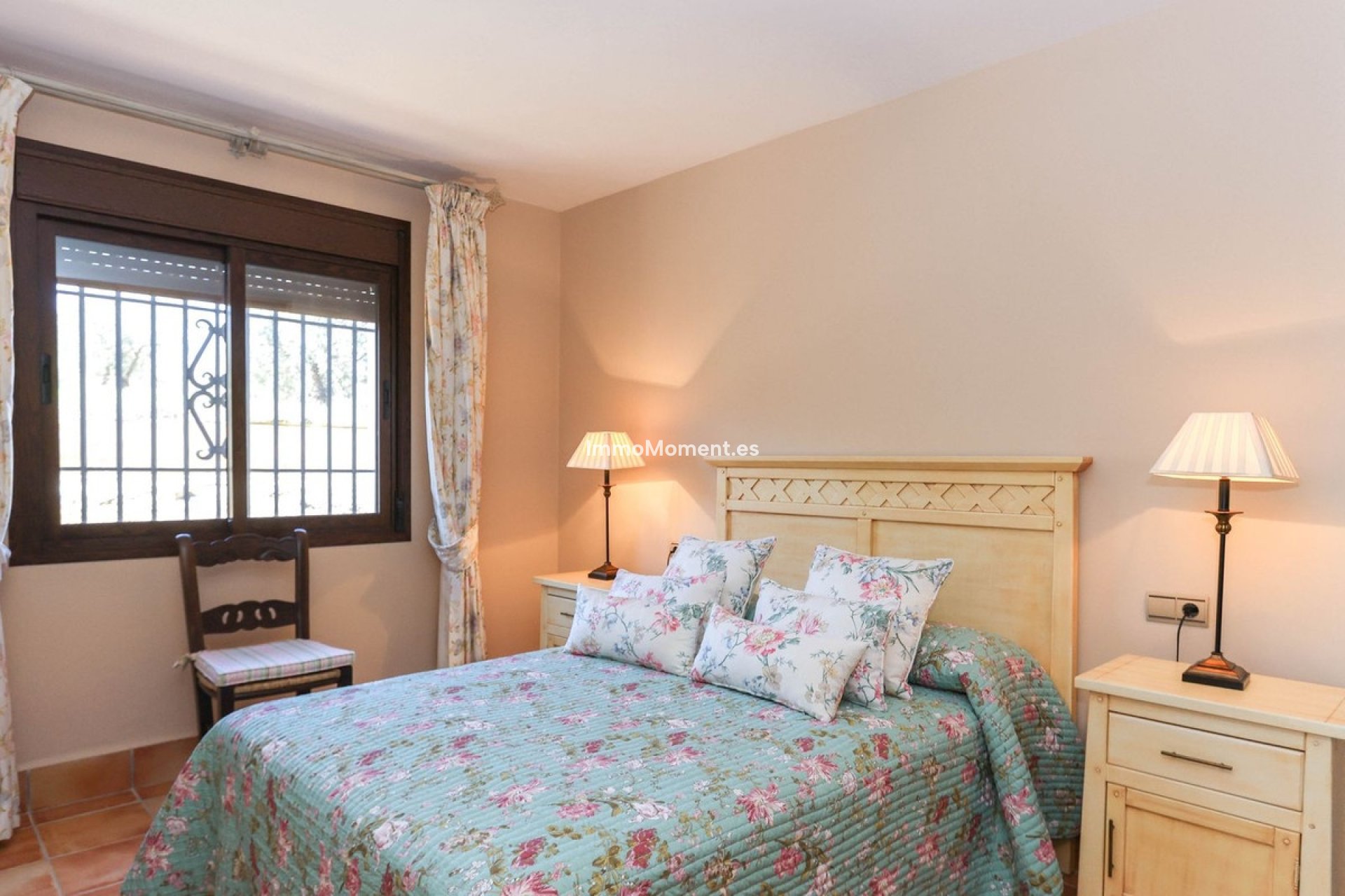 Resale - Villa - Inland  - Guaro