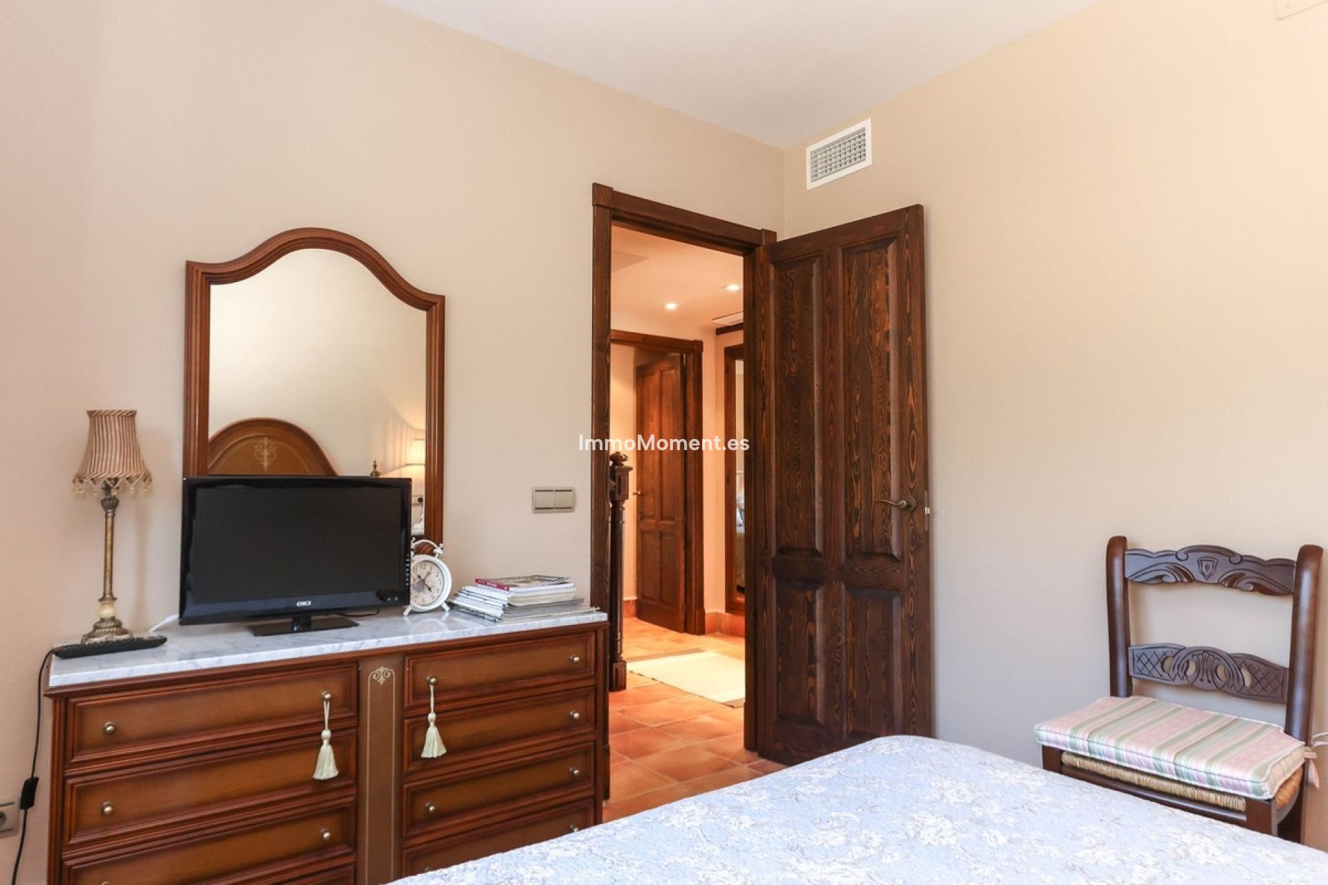 Resale - Villa - Inland  - Guaro