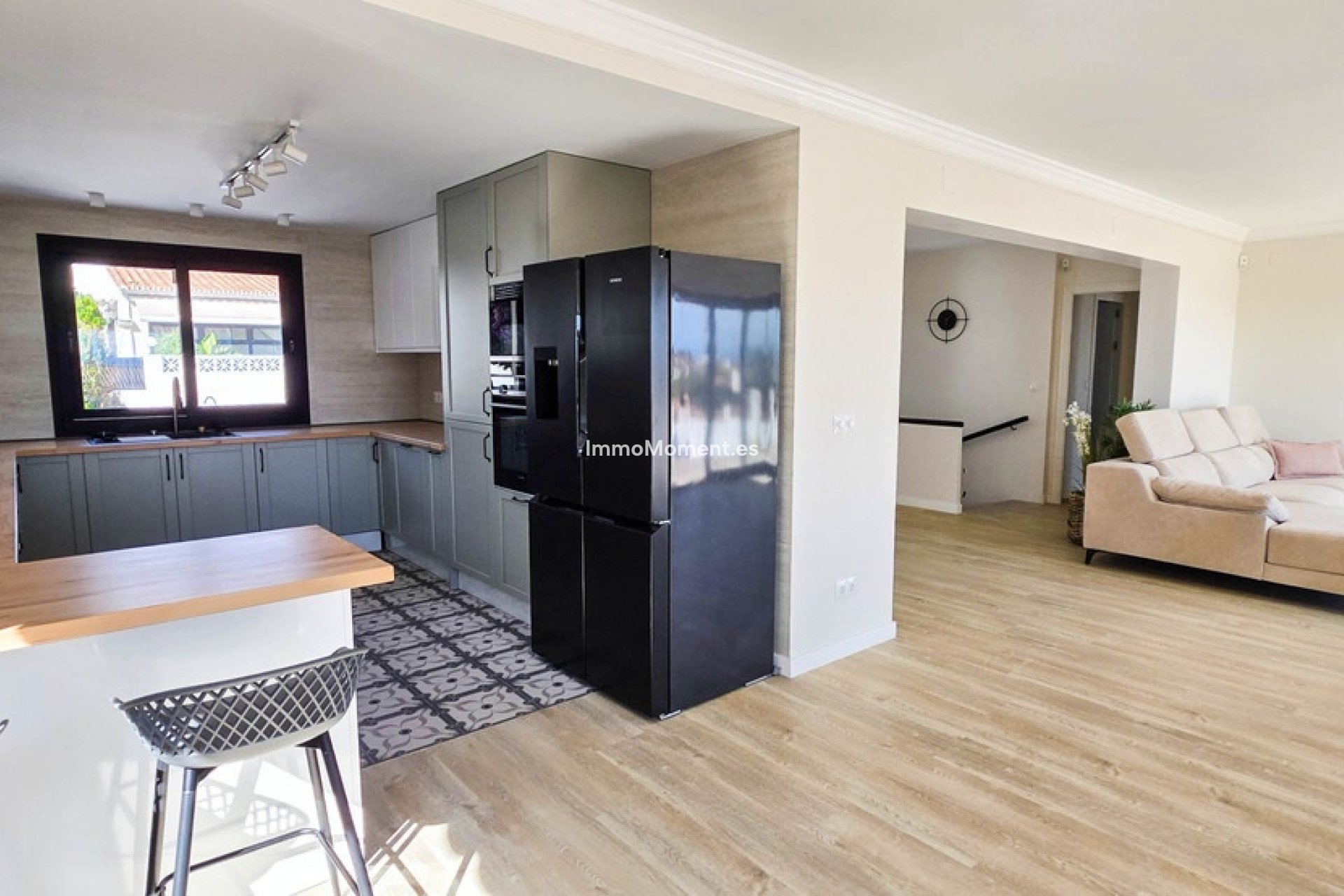 Resale - Villa - Manilva