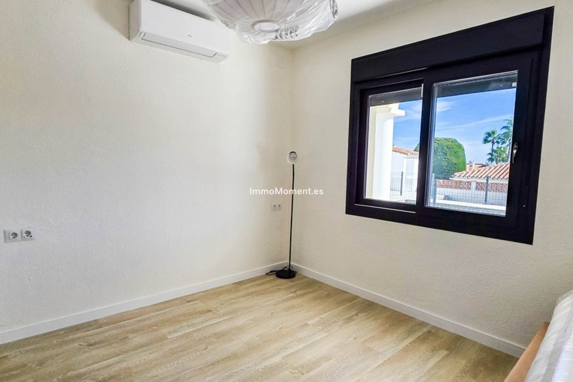 Resale - Villa - Manilva