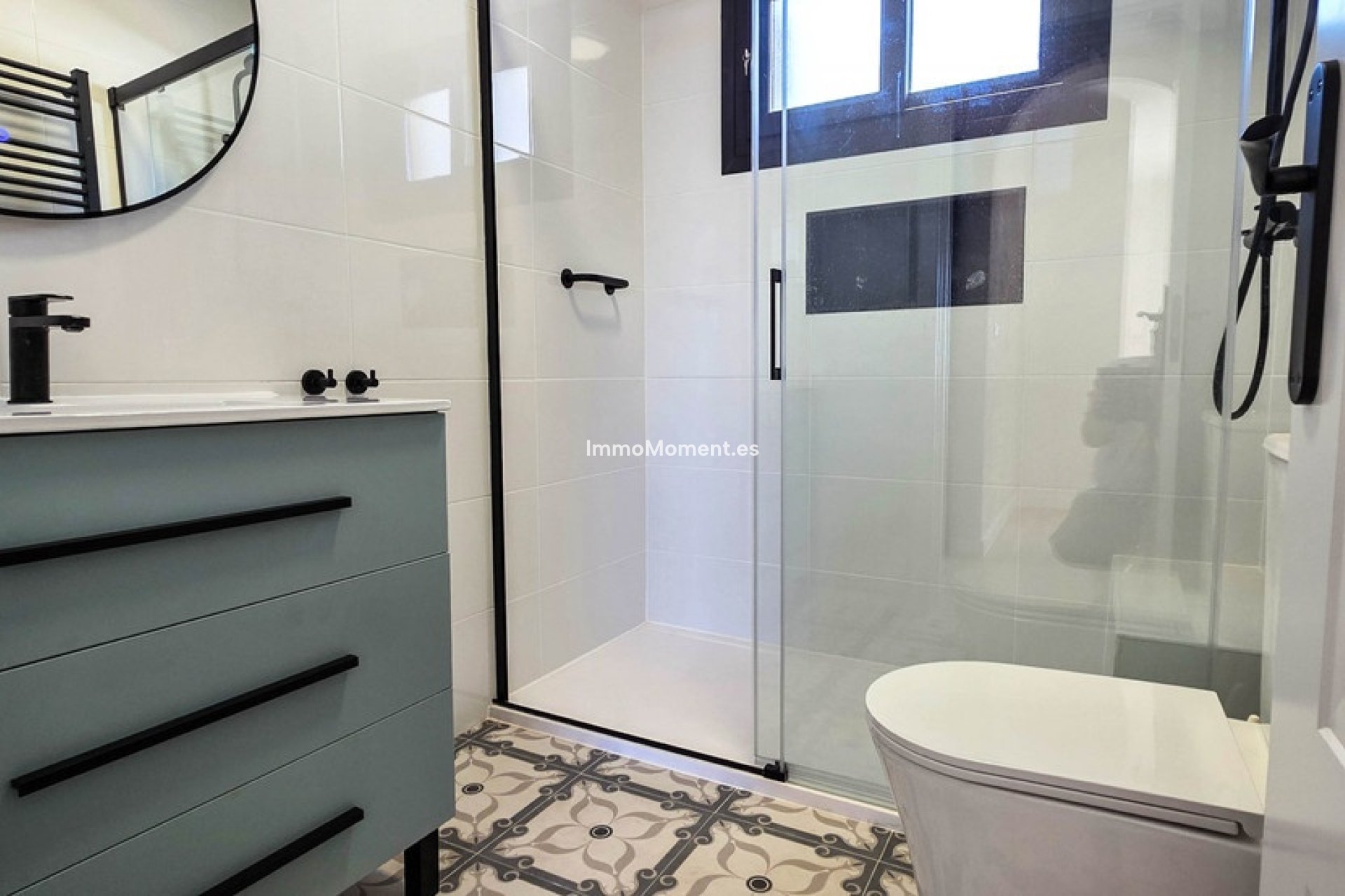 Resale - Villa - Manilva