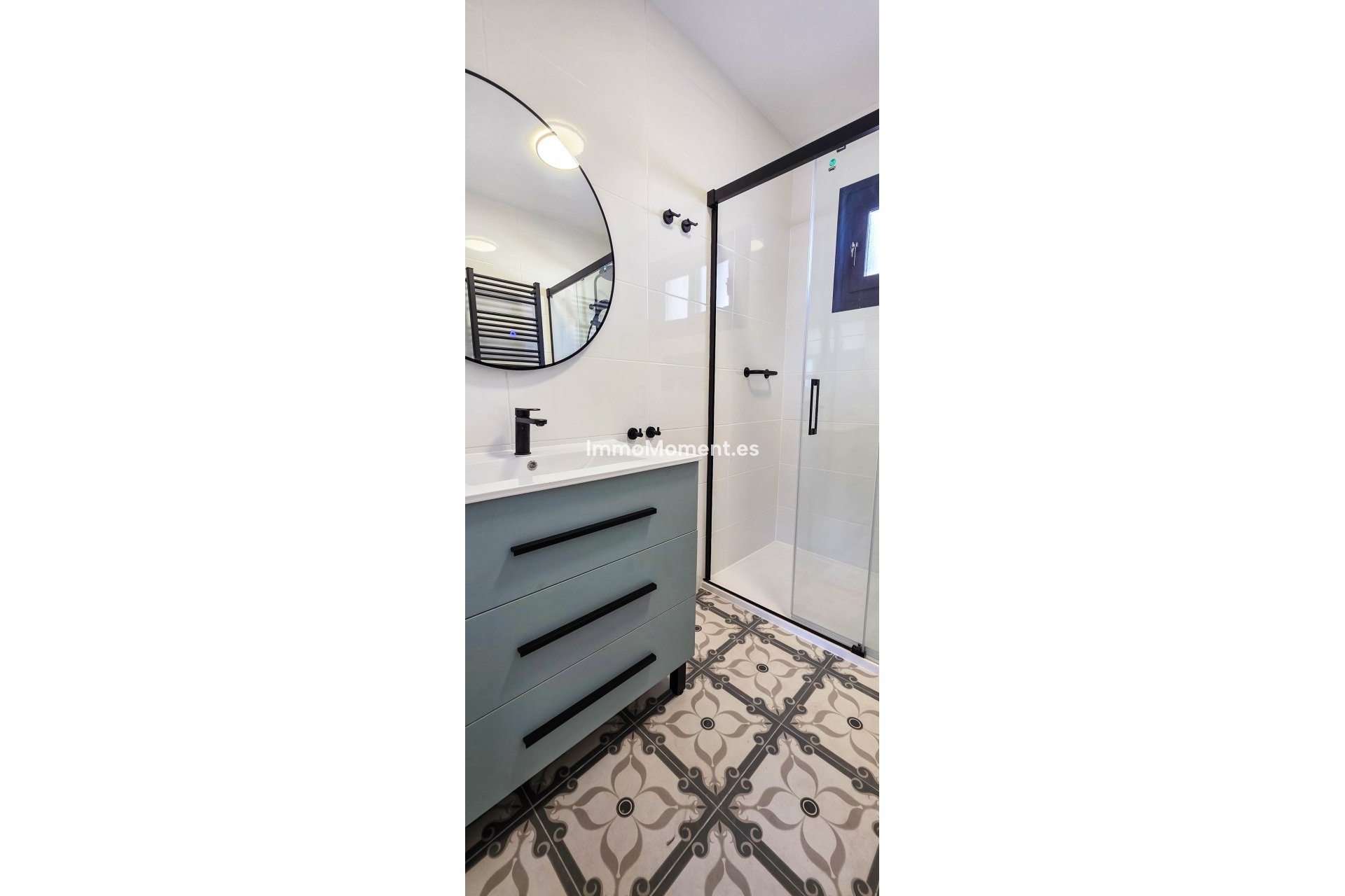 Resale - Villa - Manilva