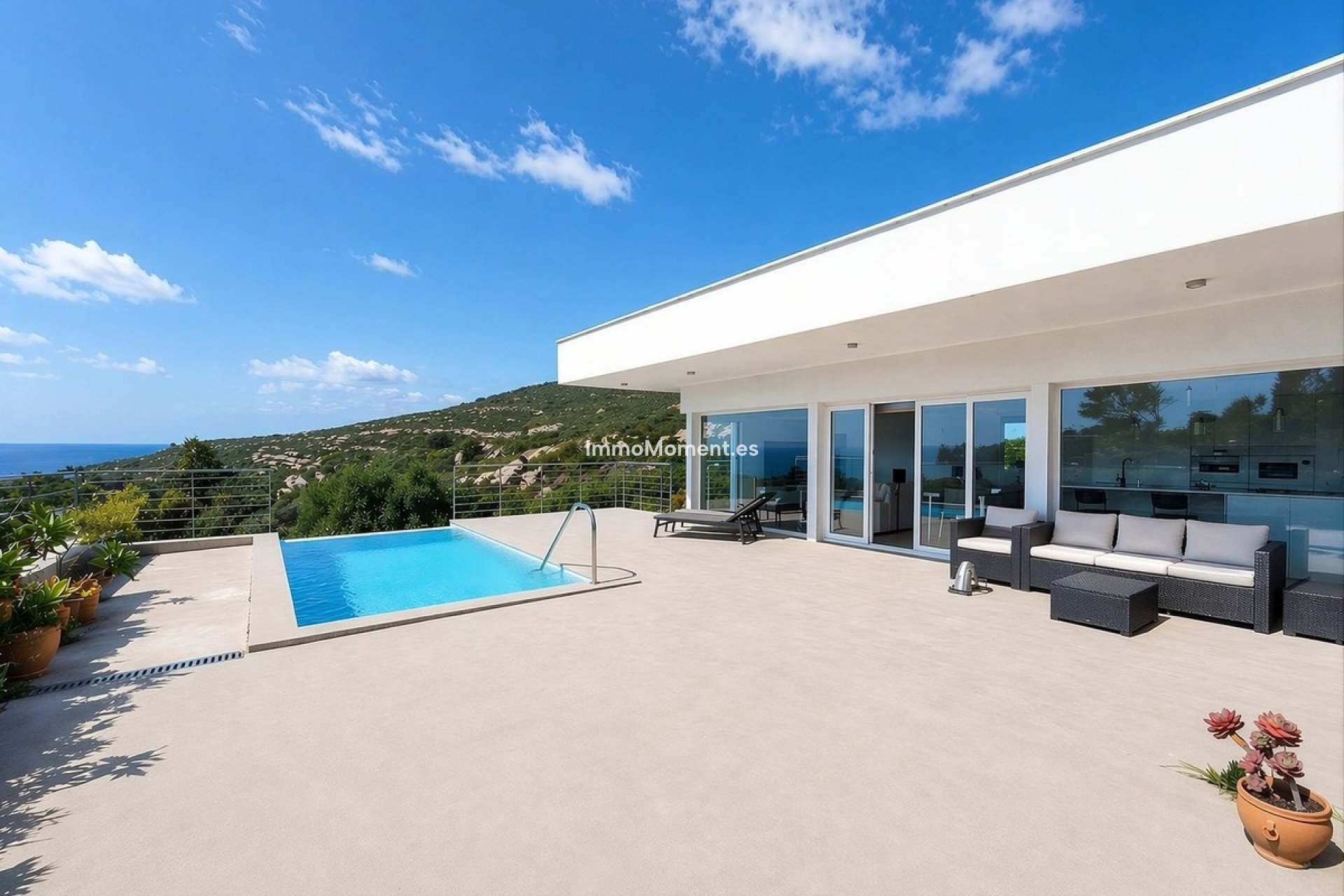 Resale - Villa - Manilva