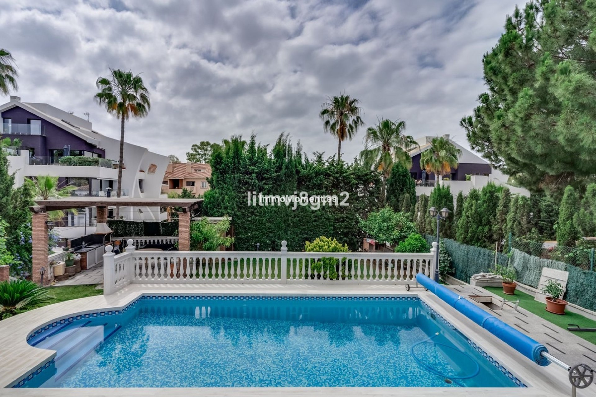 Resale - Villa - Marbella - Artola