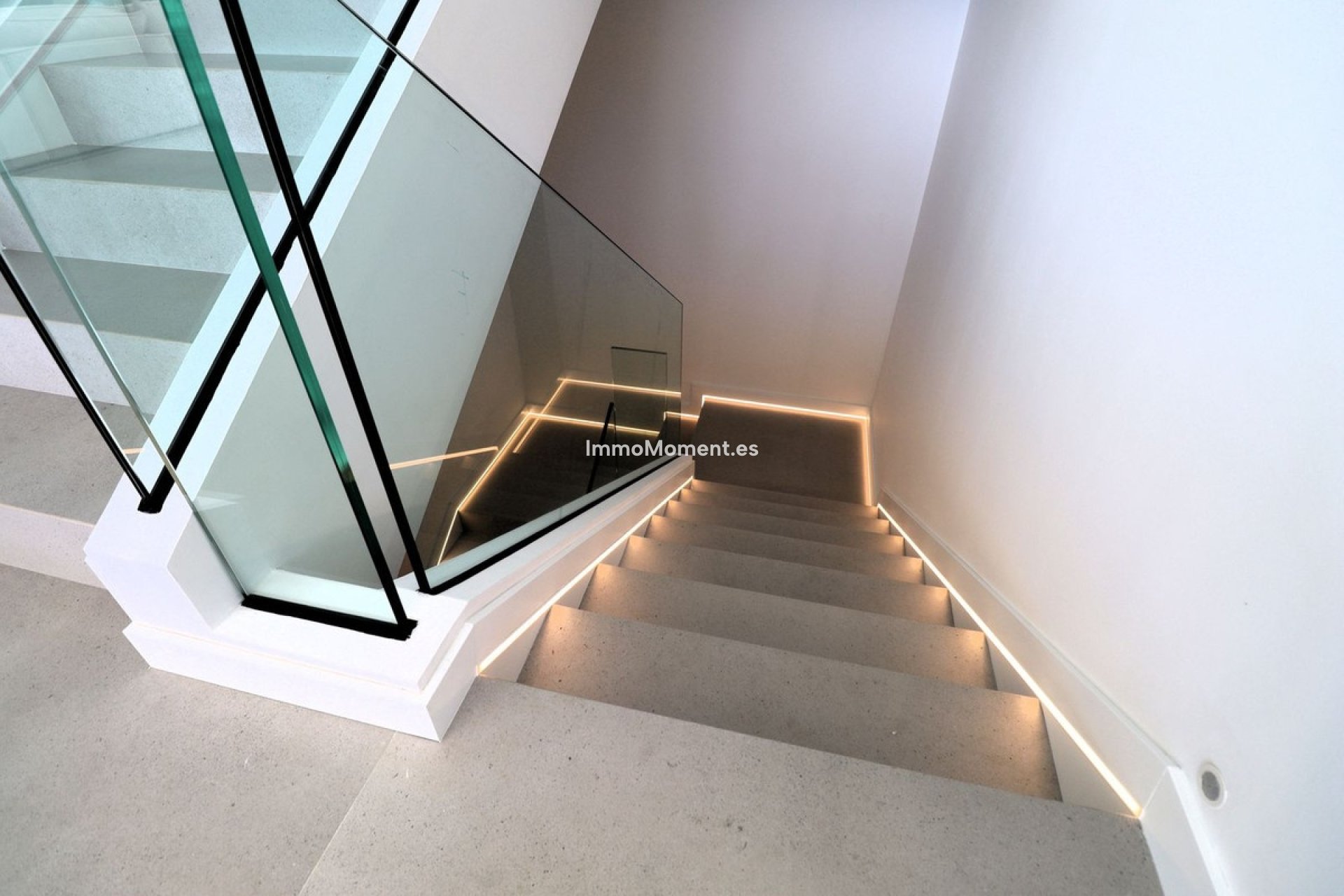 Resale - Villa - Marbella - Elviria