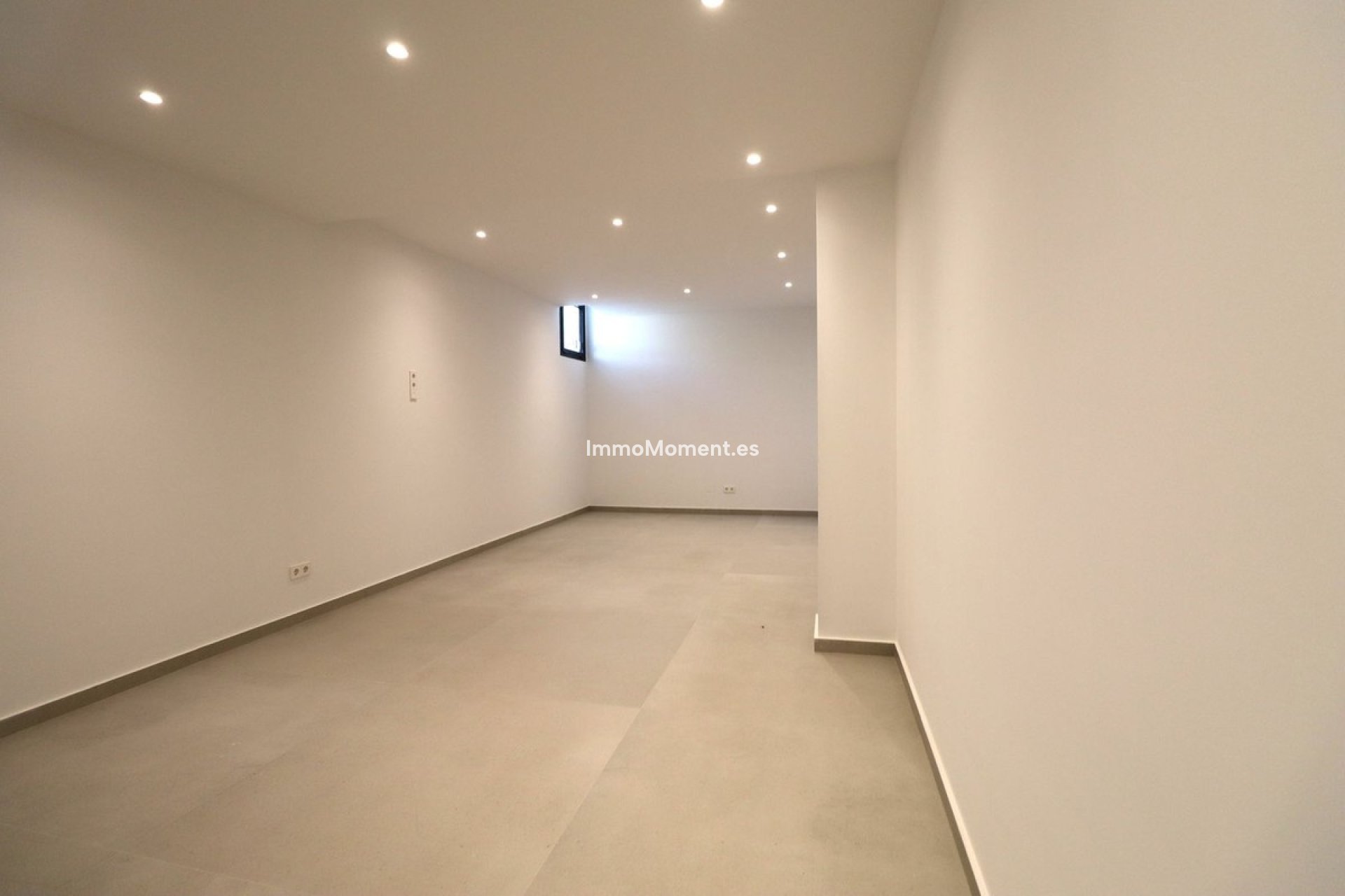 Resale - Villa - Marbella - Elviria