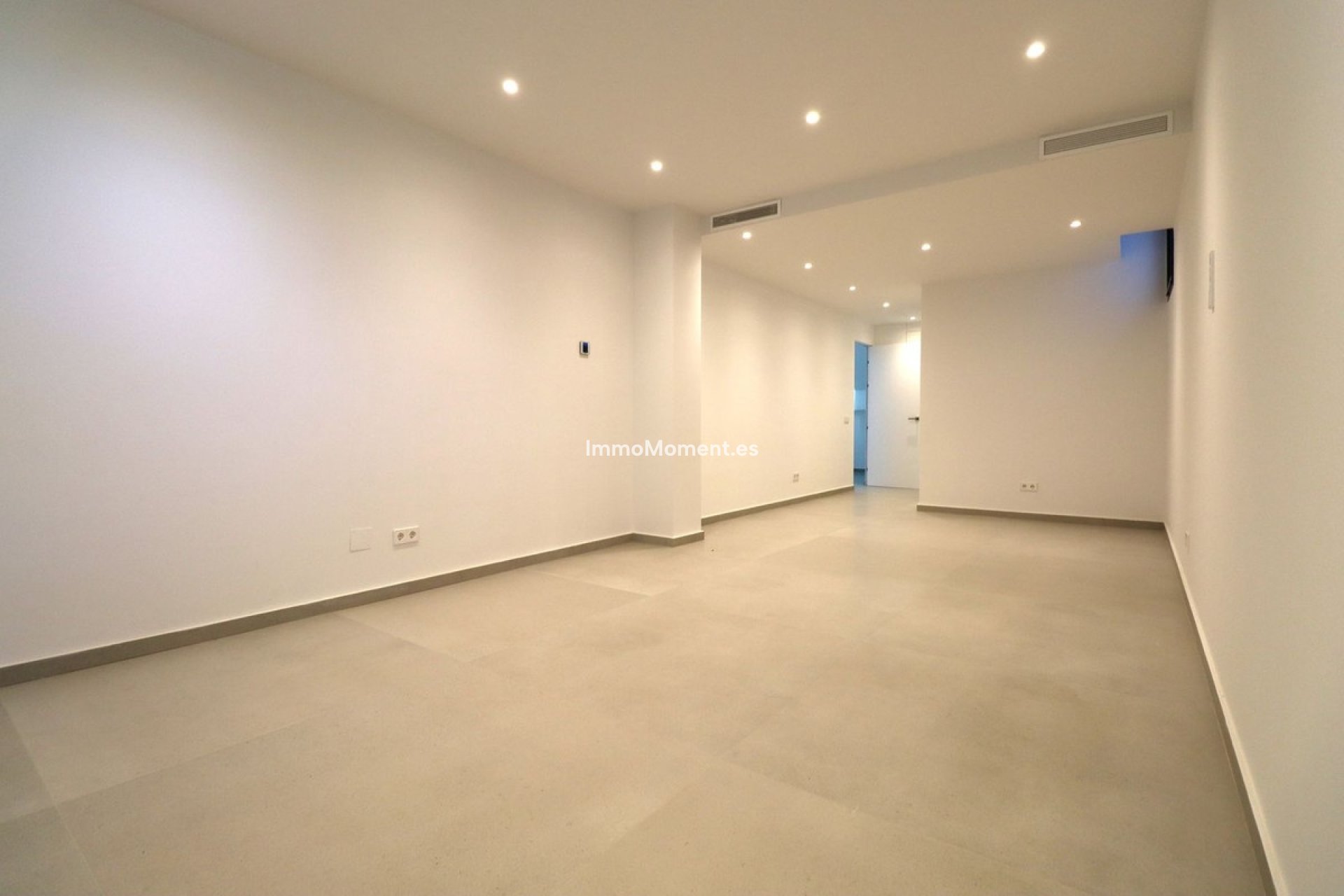 Resale - Villa - Marbella - Elviria