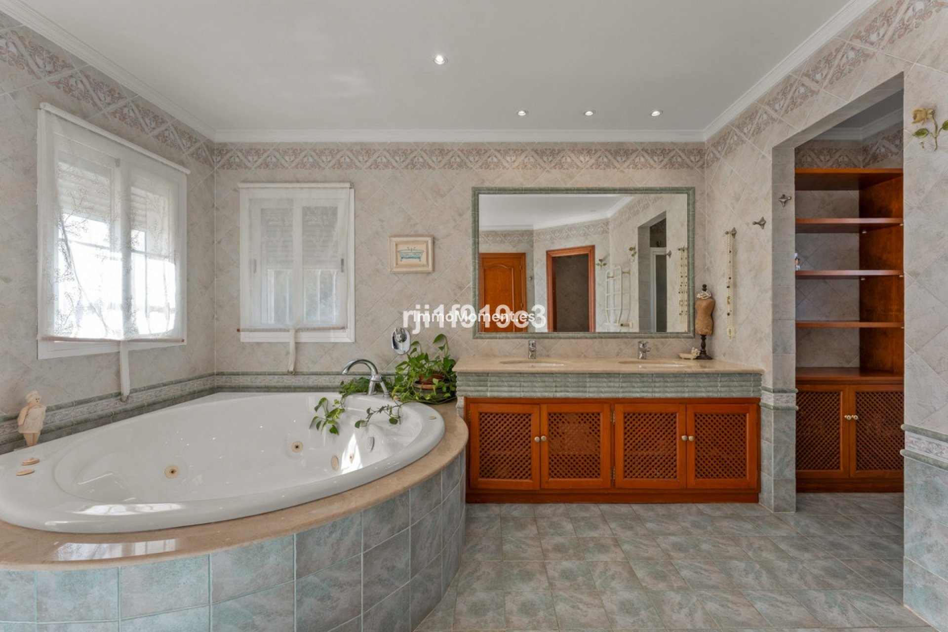 Resale - Villa - Marbella - Elviria