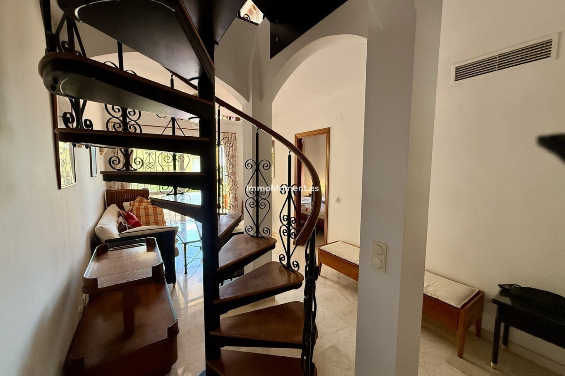 Resale - Villa - Marbella - Elviria