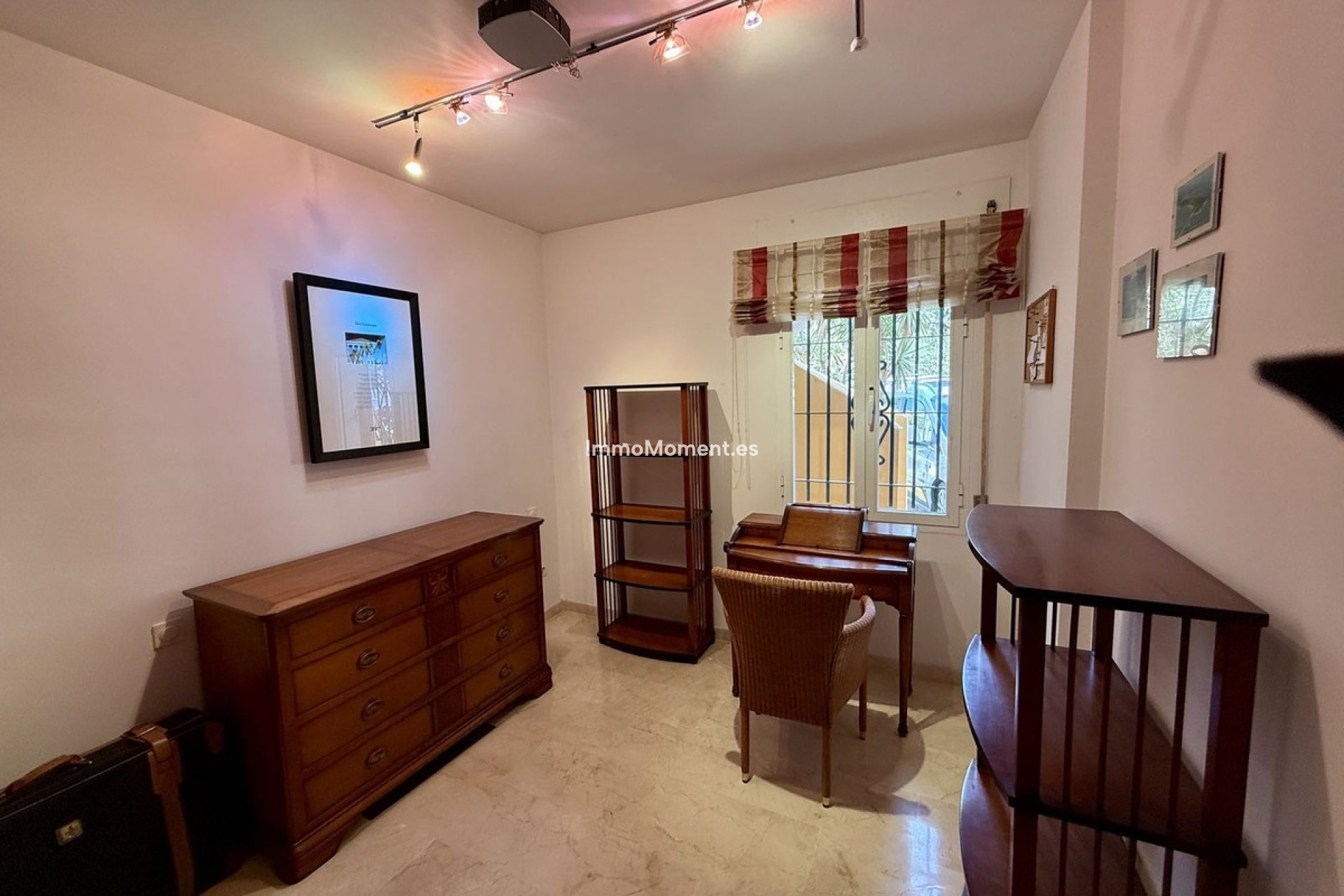 Resale - Villa - Marbella - Elviria