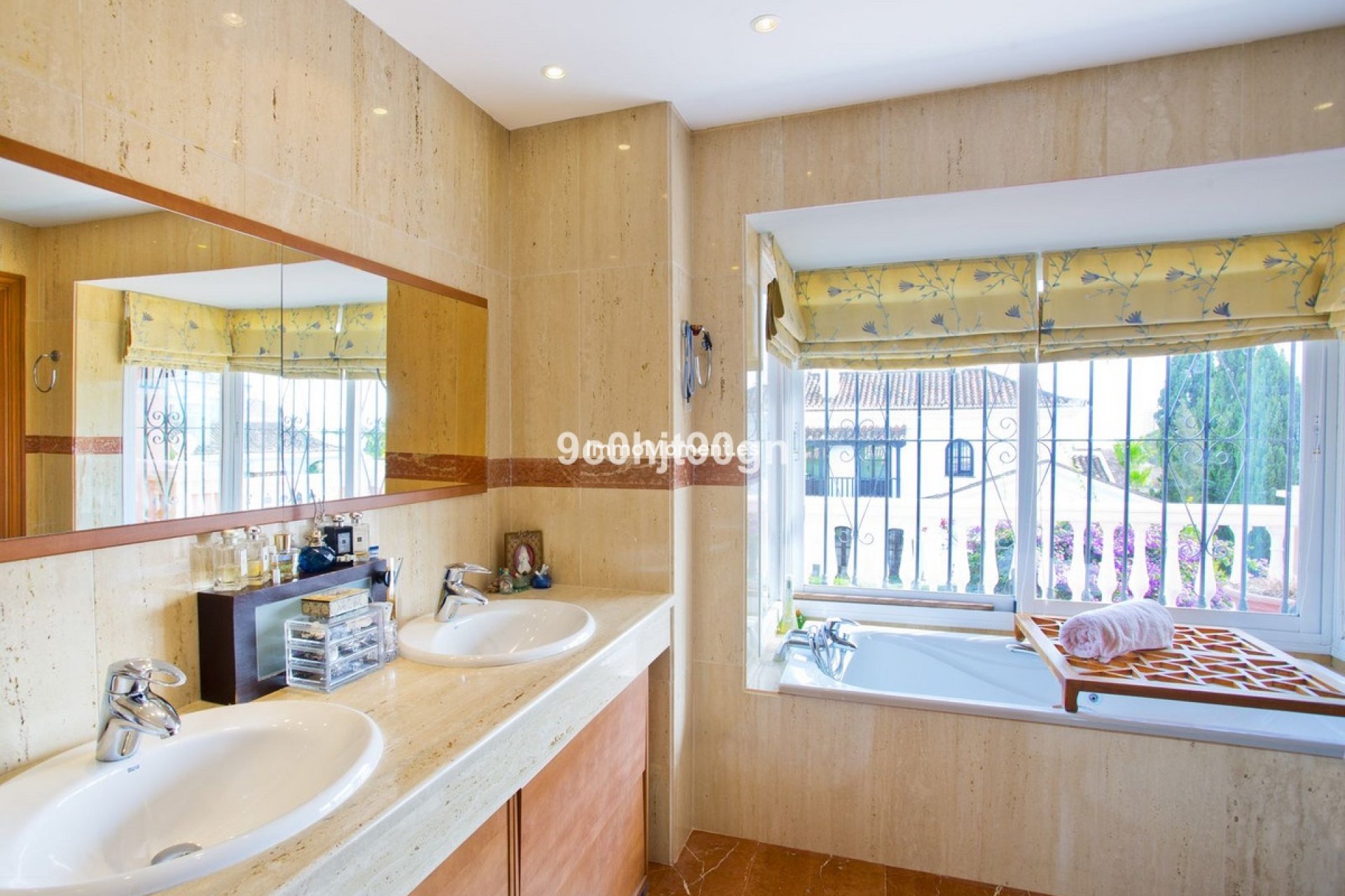 Resale - Villa - Marbella - Elviria