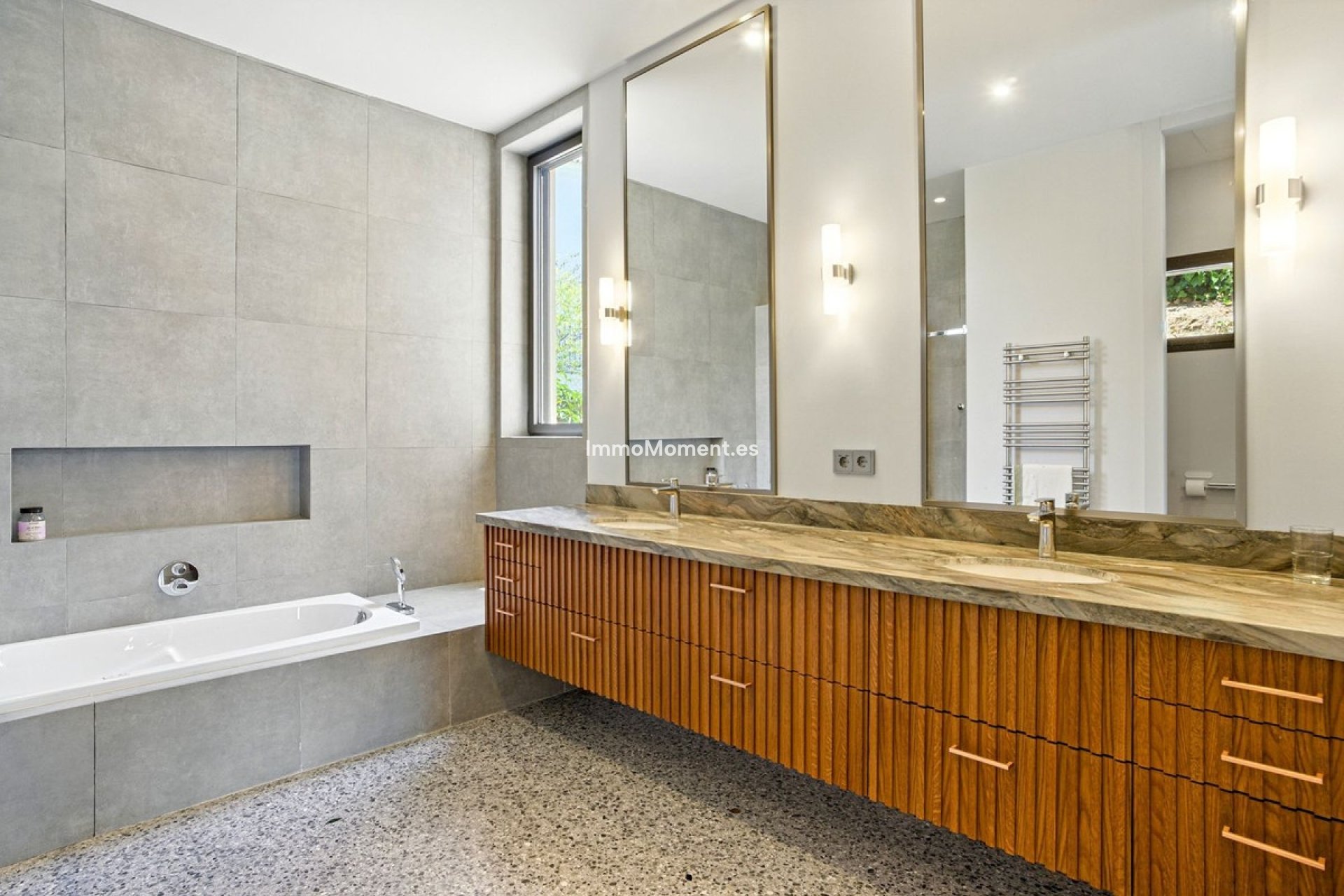 Resale - Villa - Marbella - Elviria