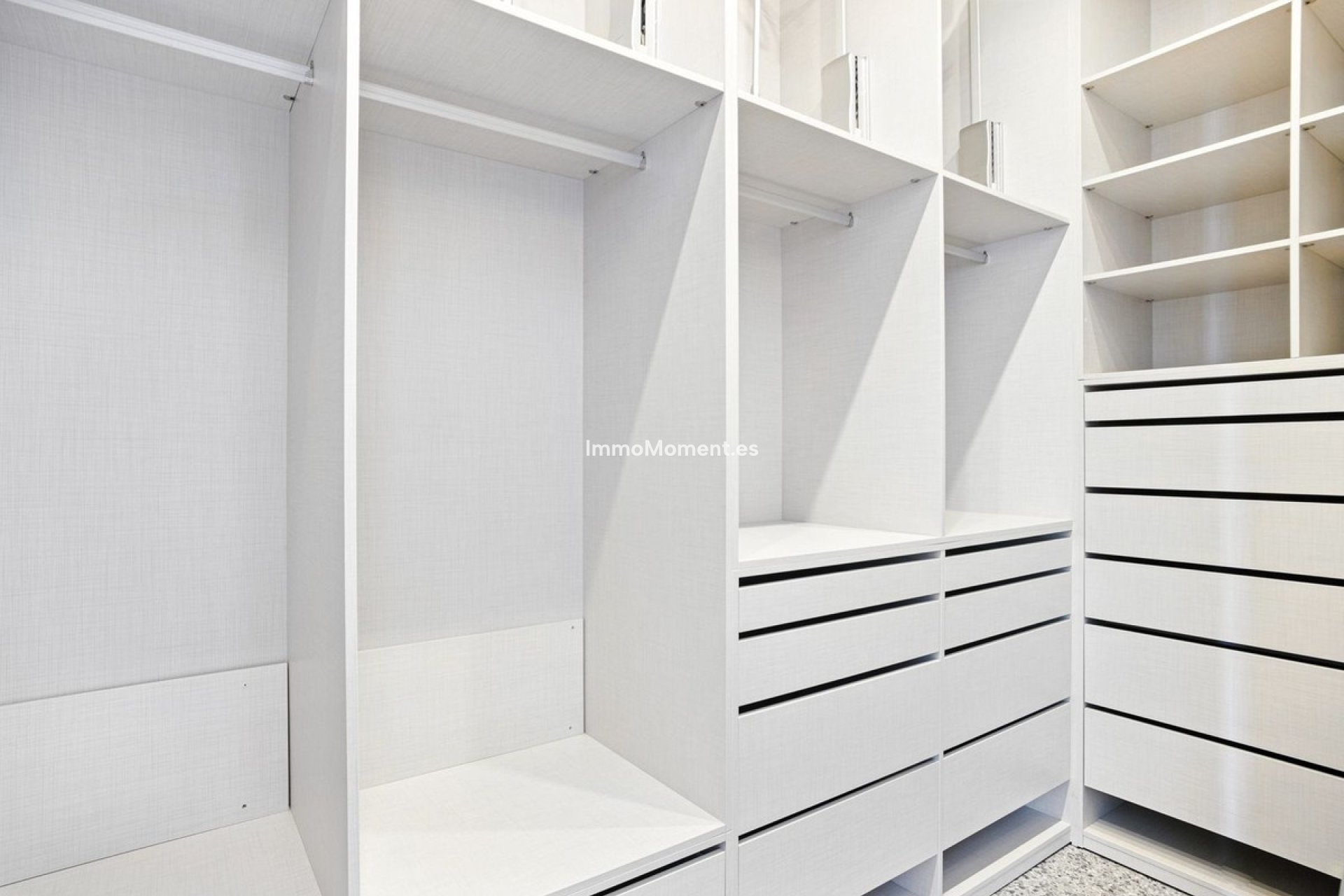 Resale - Villa - Marbella - Elviria