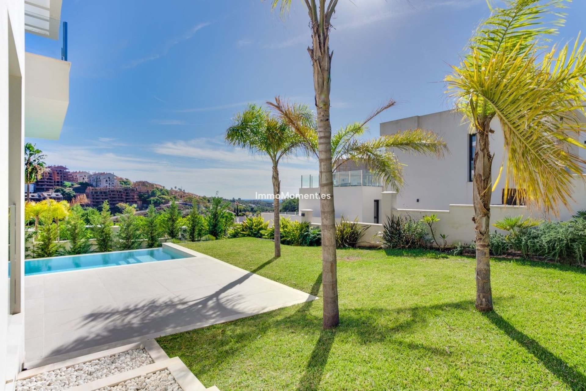 Resale - Villa - Marbella - Elviria