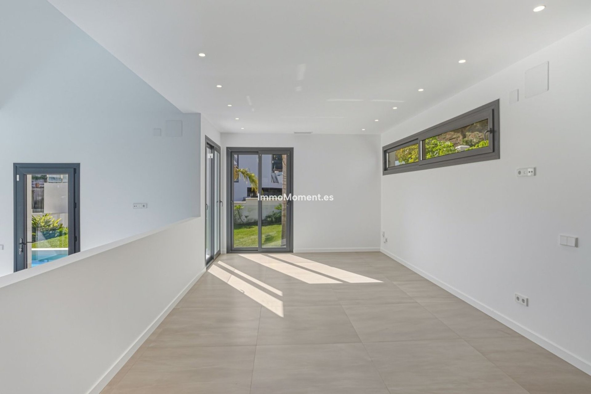 Resale - Villa - Marbella - Elviria