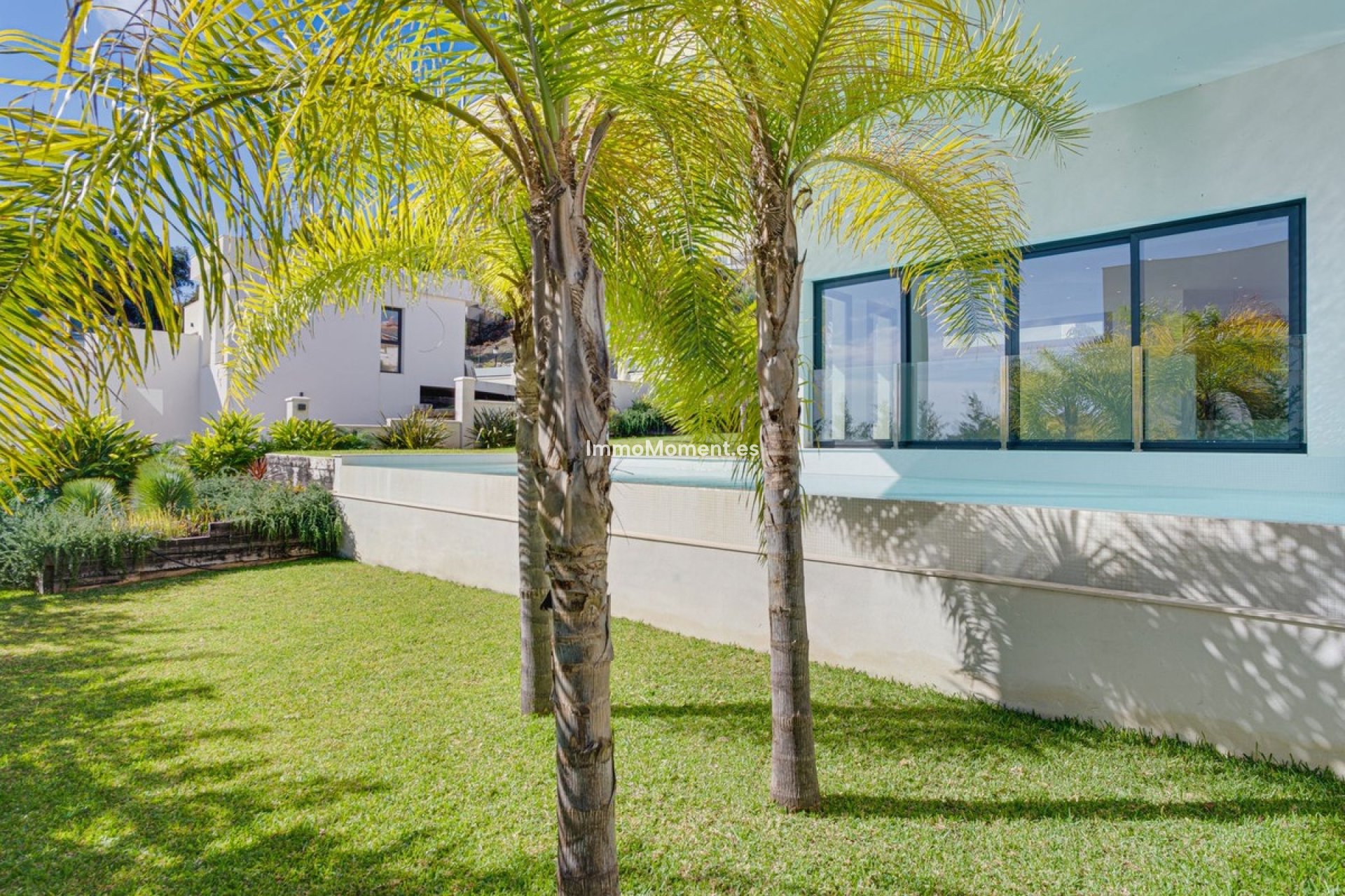 Resale - Villa - Marbella - Elviria